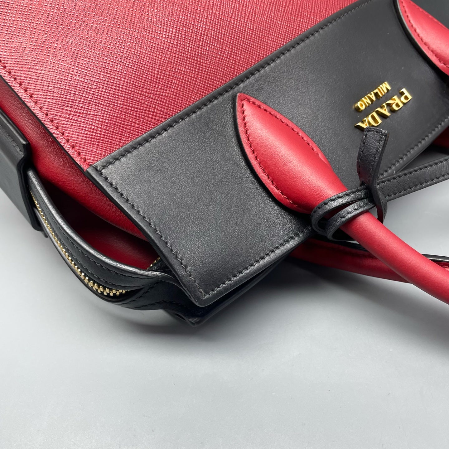 Prada - Saffiano - Leather - Multicolour - (medium)