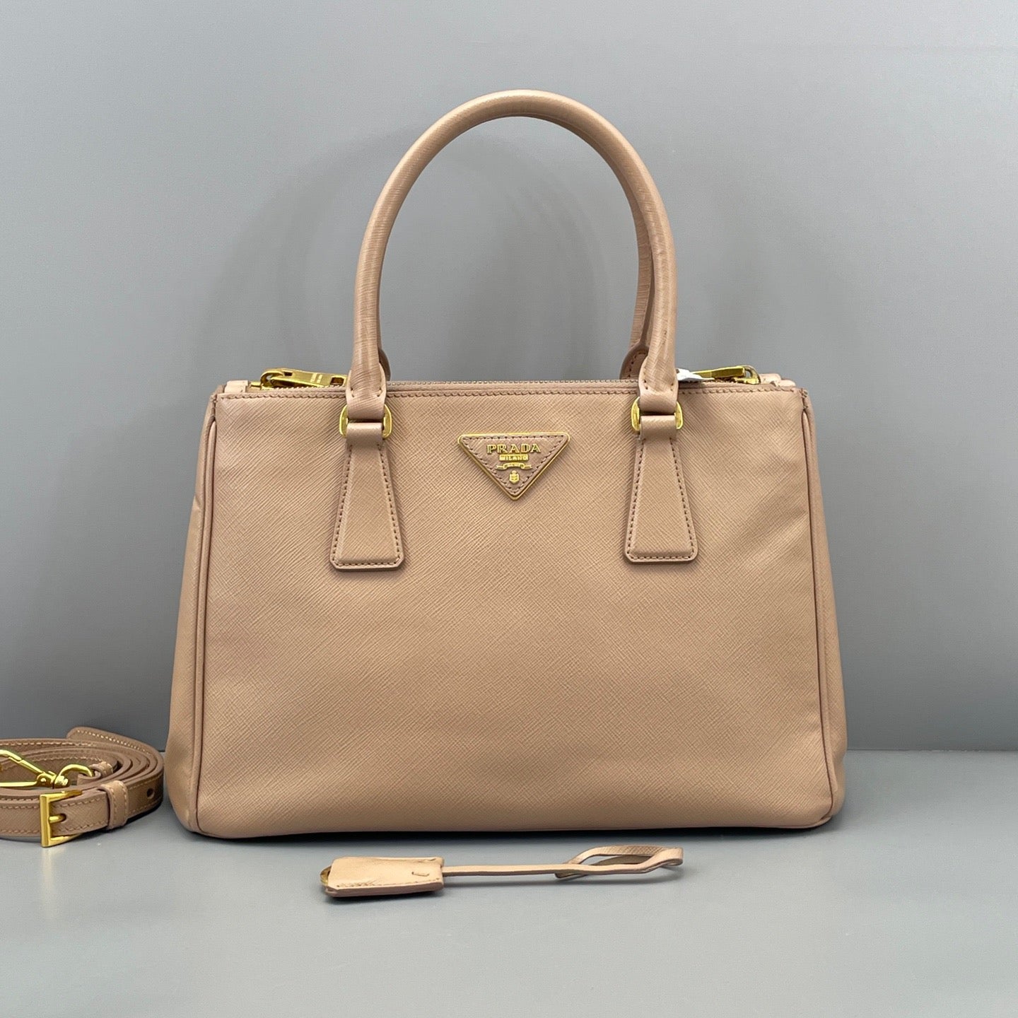 Prada - Saffiano - Leather - Pink - (medium)