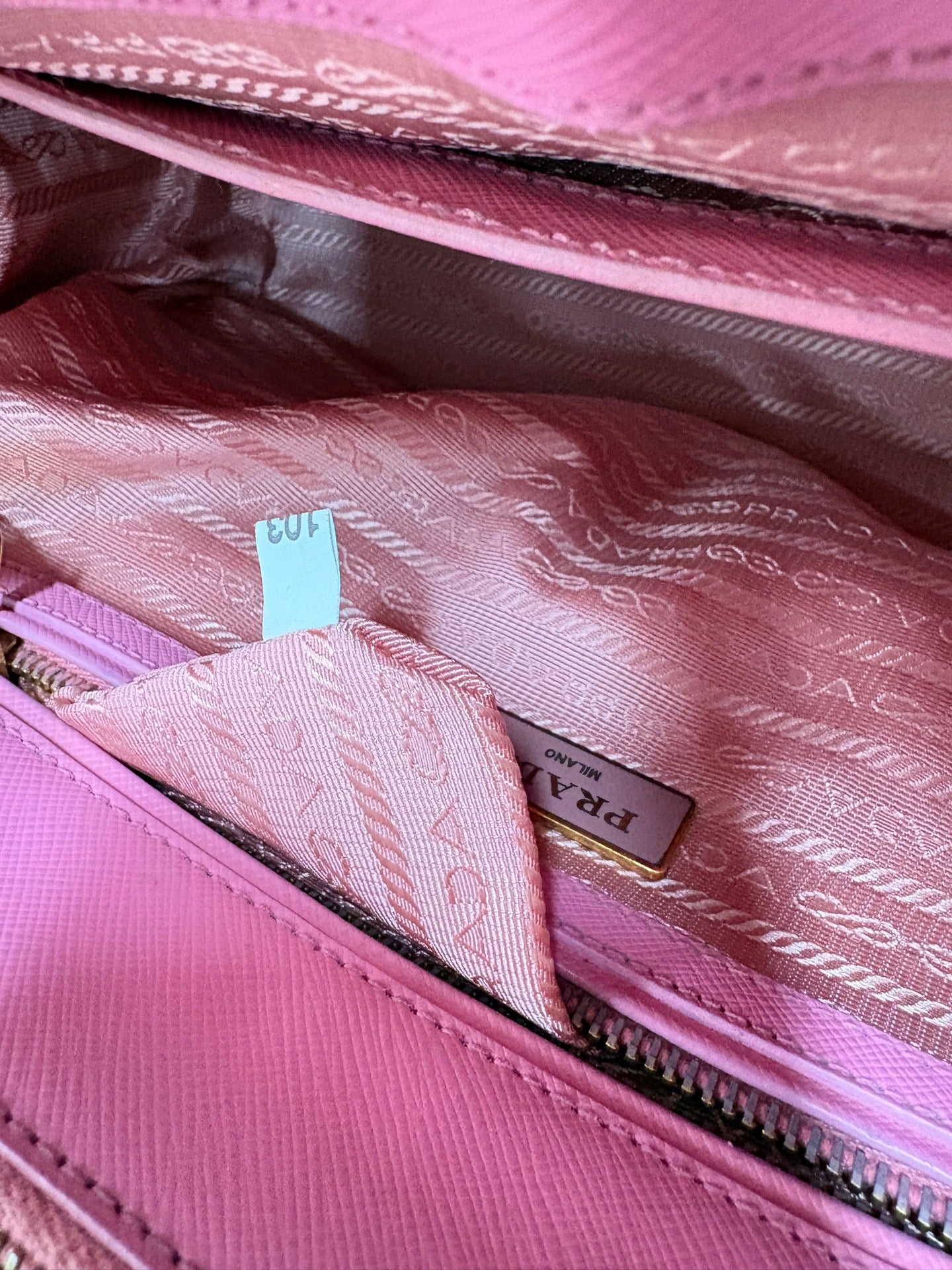Prada - Saffiano - Leather - Pink - (Medium)