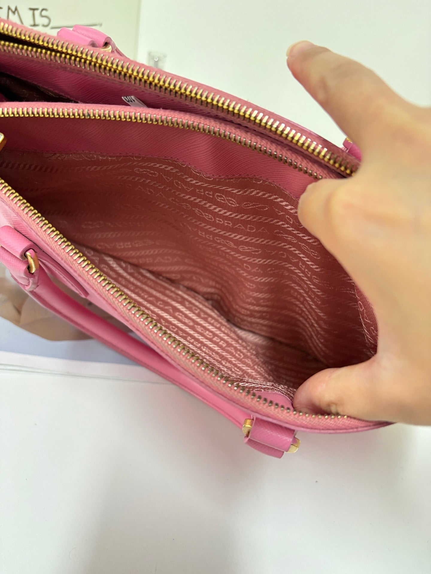 Prada - Saffiano - Leather - Pink - (Medium)