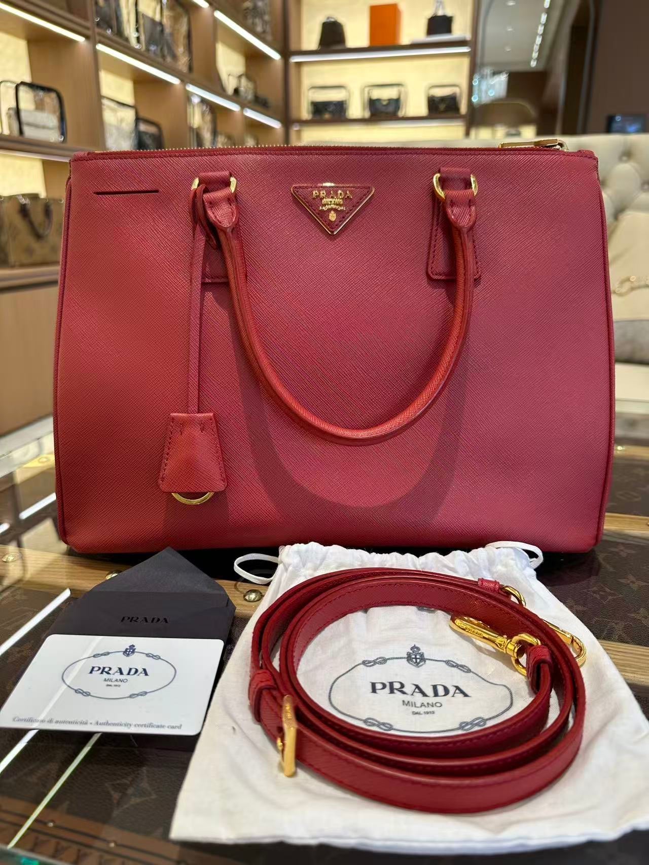 Prada - Saffiano - Leather - Red - (Medium)