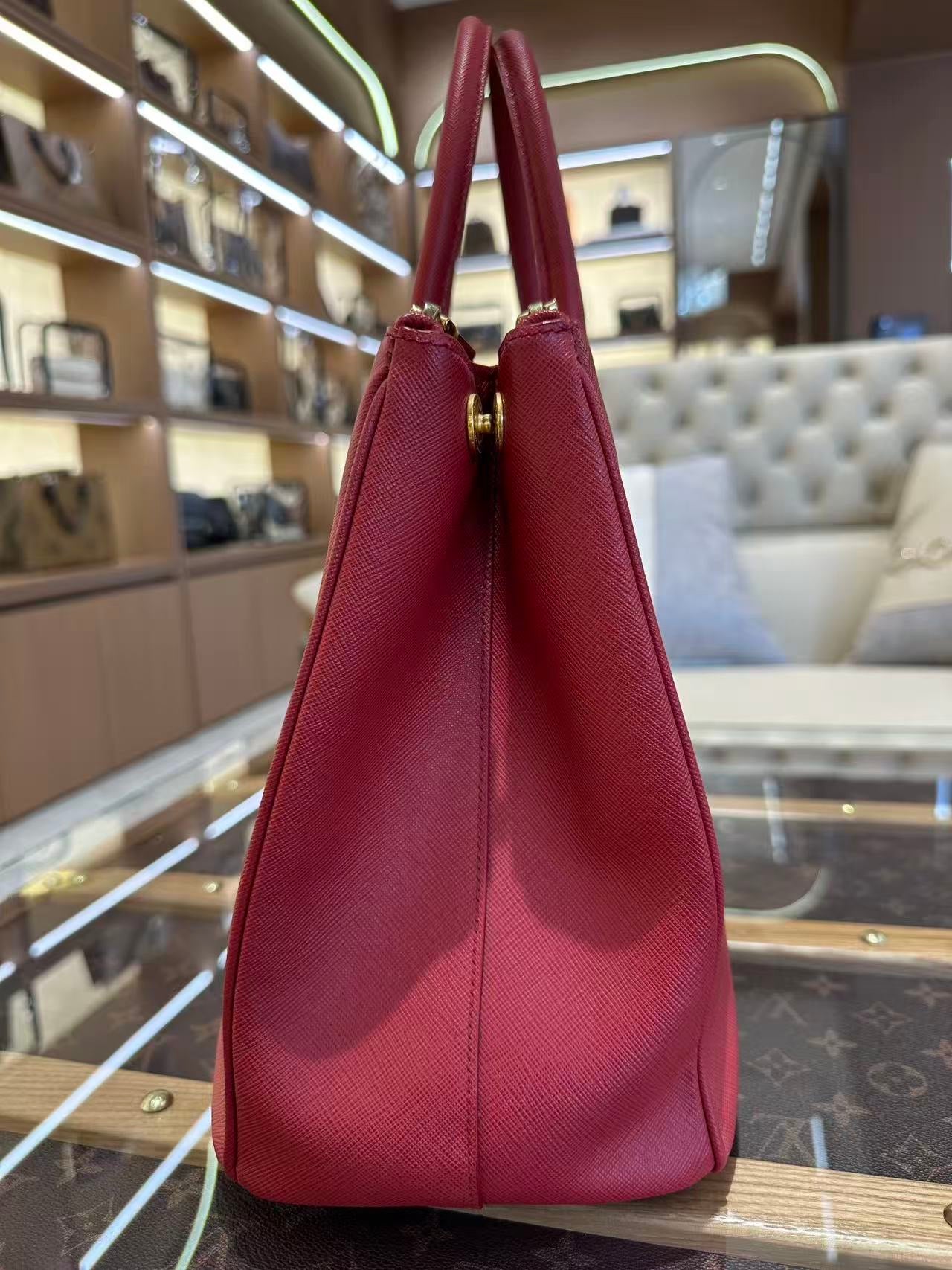 Prada - Saffiano - Leather - Red - (Medium)