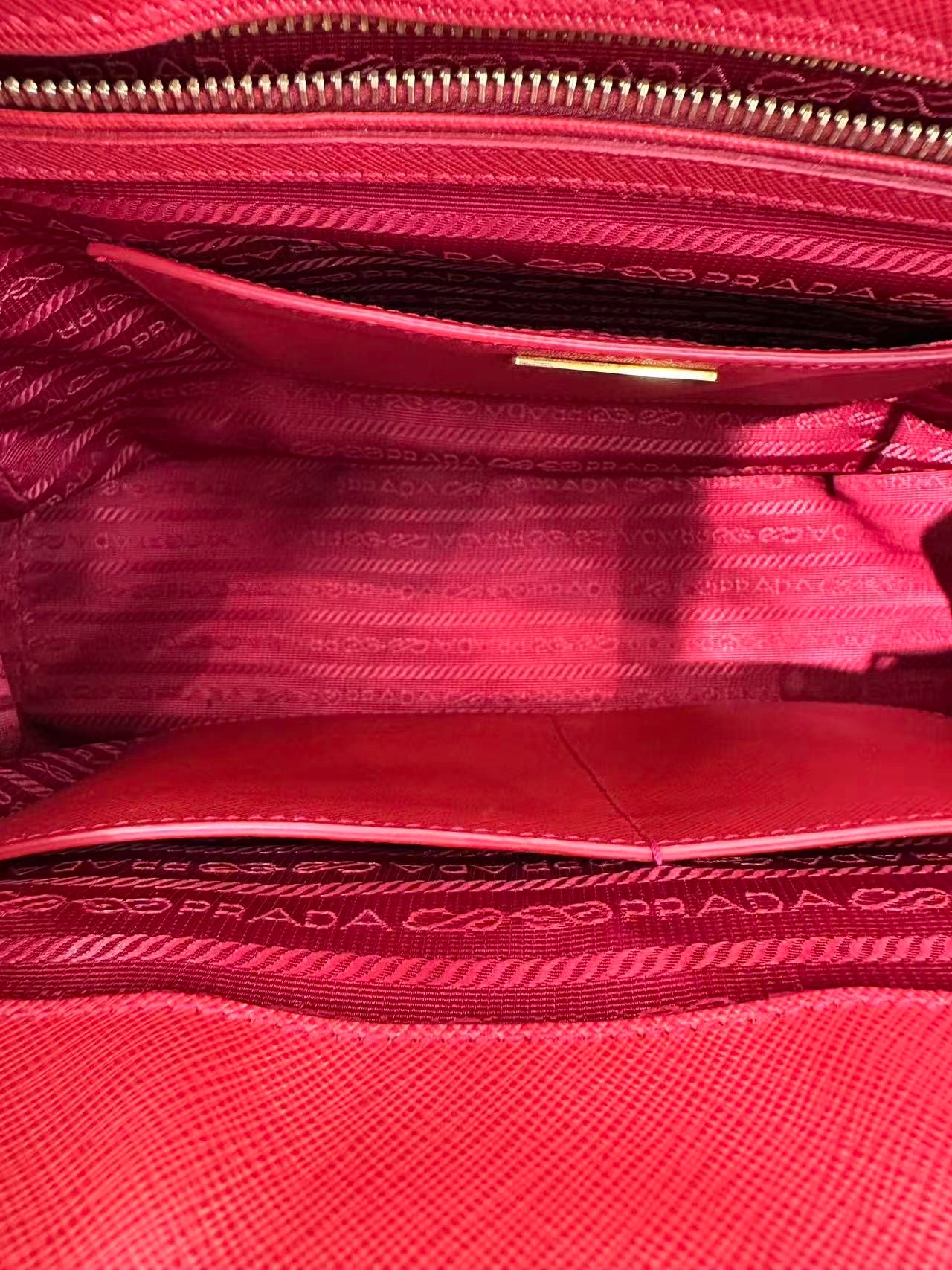 Prada - Saffiano - Leather - Red - (Medium)
