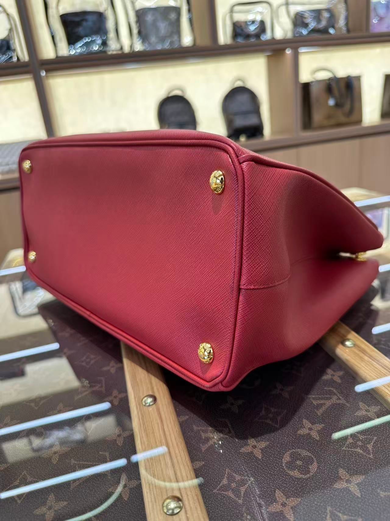 Prada - Saffiano - Leather - Red - (Medium)