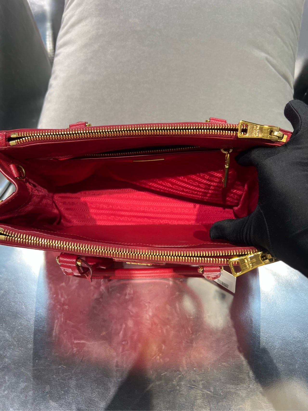 Prada - Saffiano - Leather - Red - (Medium)