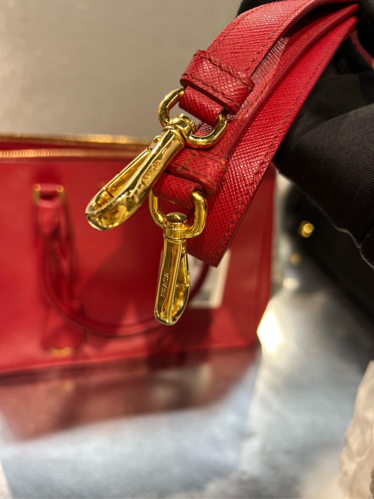 Prada - Saffiano - Leather - Red - (Medium)