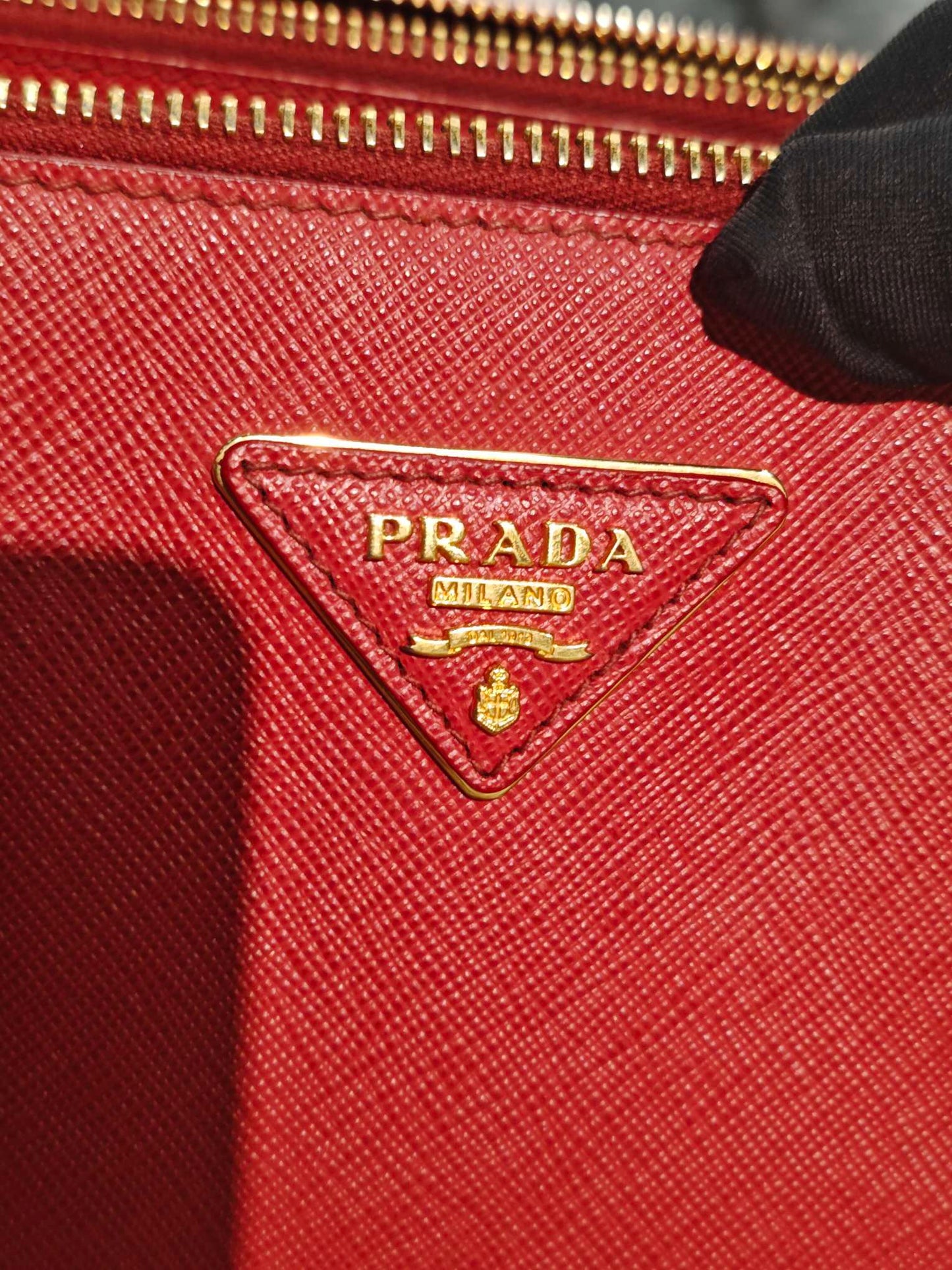 Prada - Saffiano - Leather - Red - (Medium)