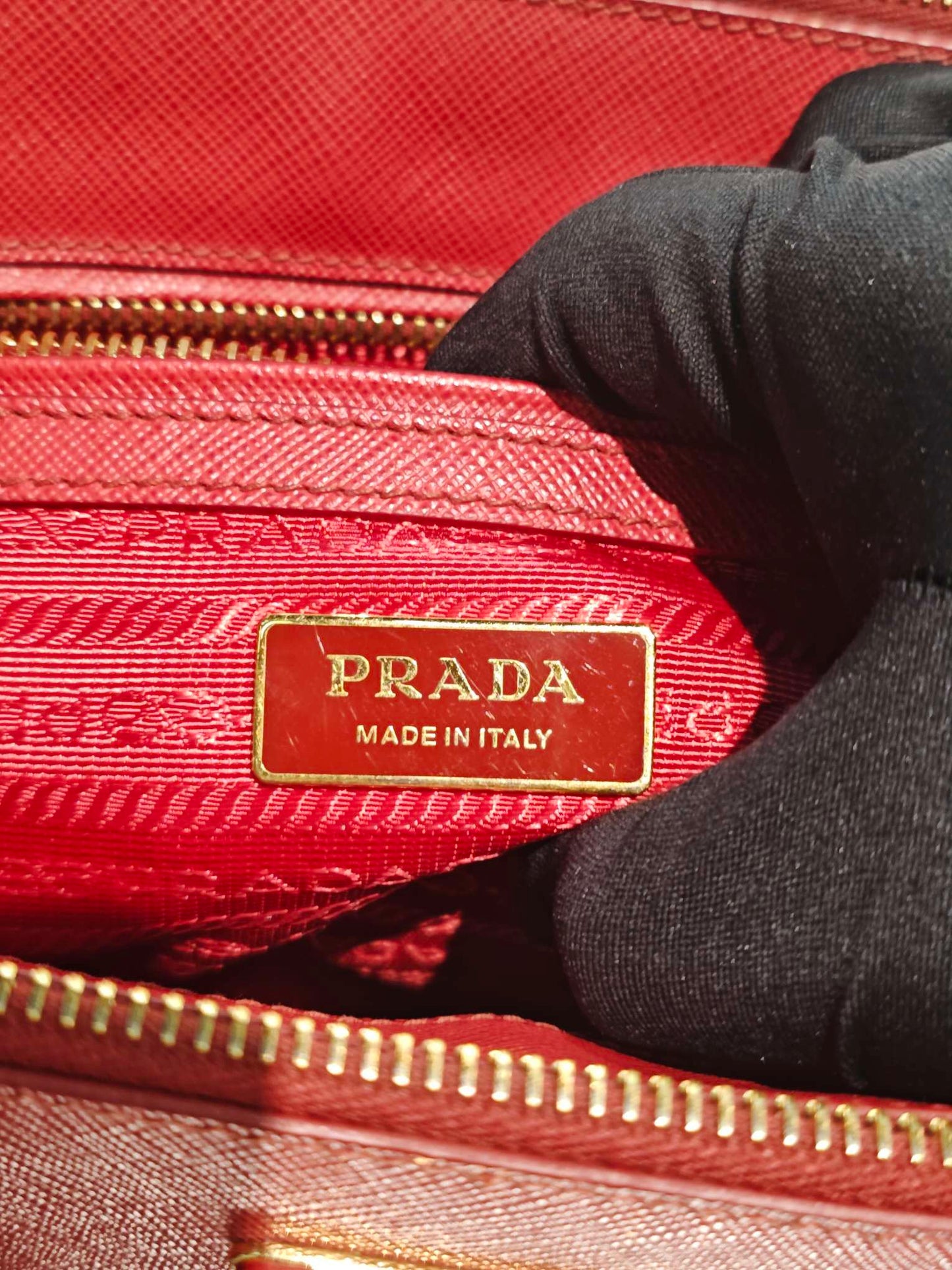 Prada - Saffiano - Leather - Red - (Medium)
