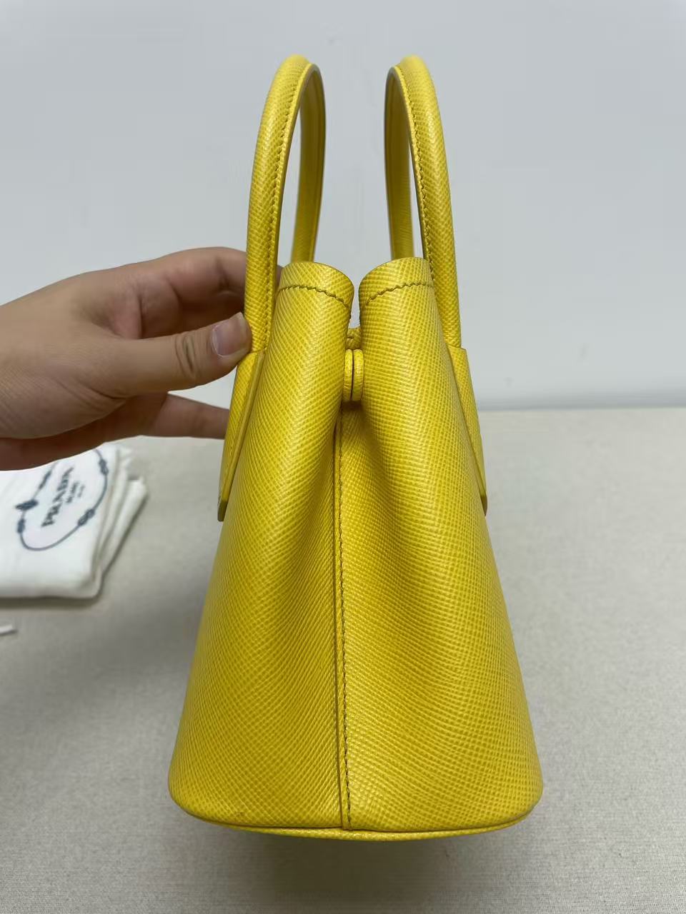 Prada - Saffiano Leather Tote - Saffiano leather - Yellow with Gold-Tone Hardware - (small)