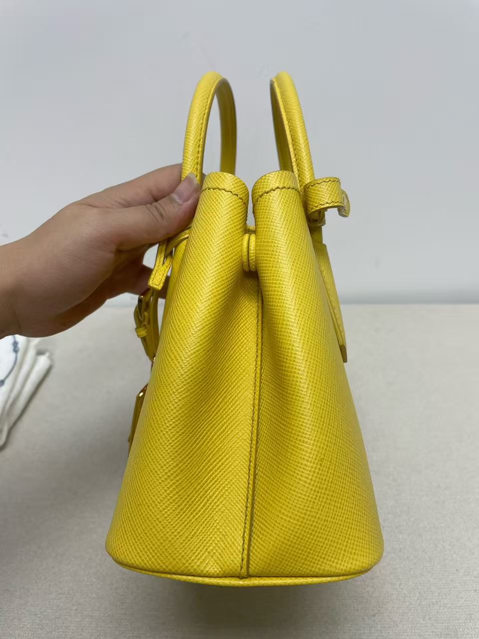Prada - Saffiano Leather Tote - Saffiano leather - Yellow with Gold-Tone Hardware - (small)