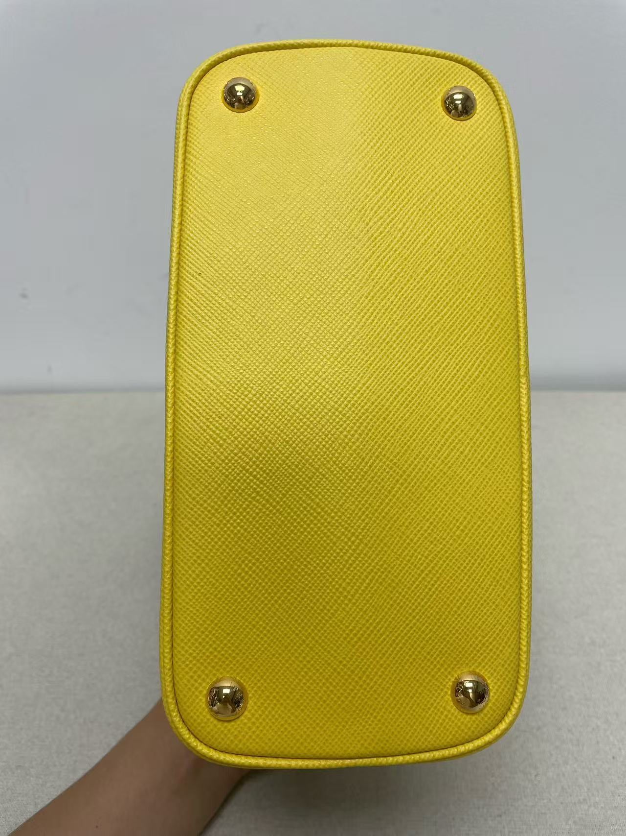Prada - Saffiano Leather Tote - Saffiano leather - Yellow with Gold-Tone Hardware - (small)