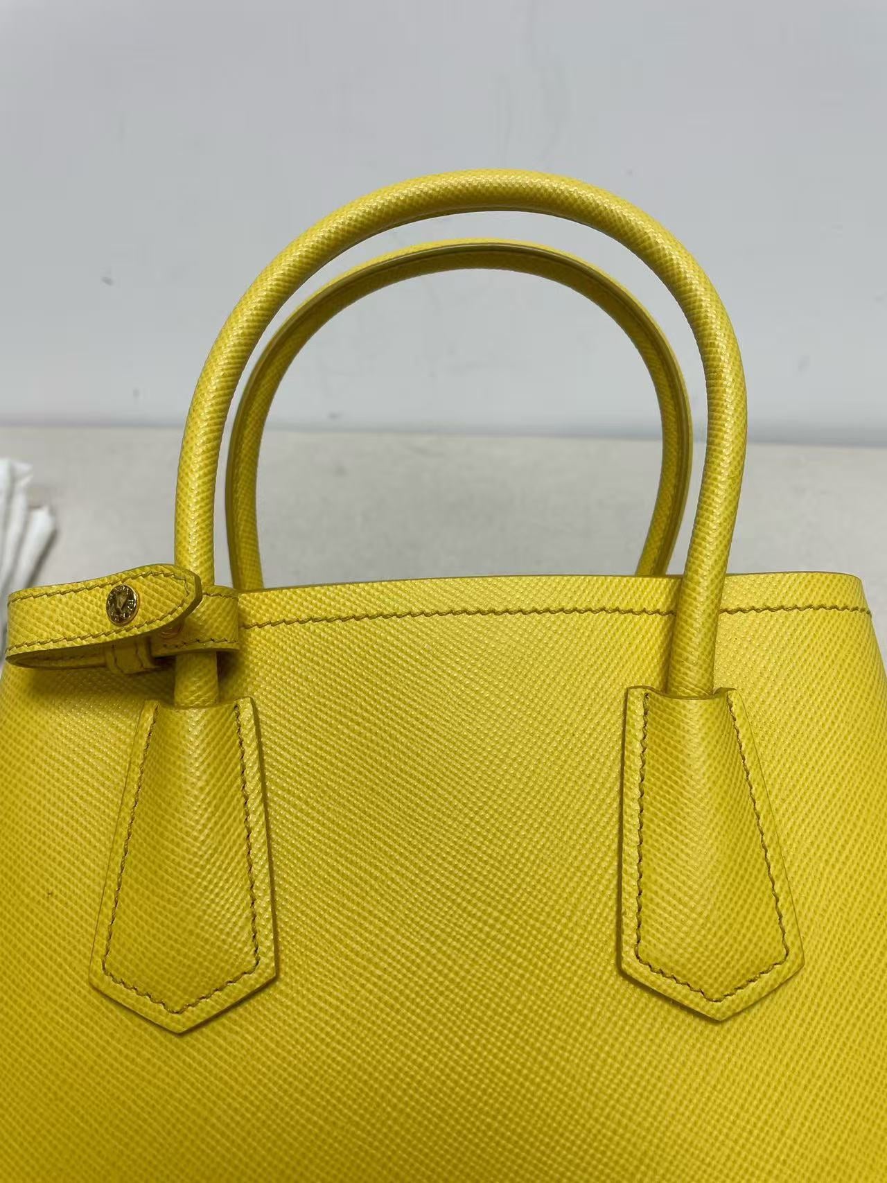 Prada - Saffiano Leather Tote - Saffiano leather - Yellow with Gold-Tone Hardware - (small)
