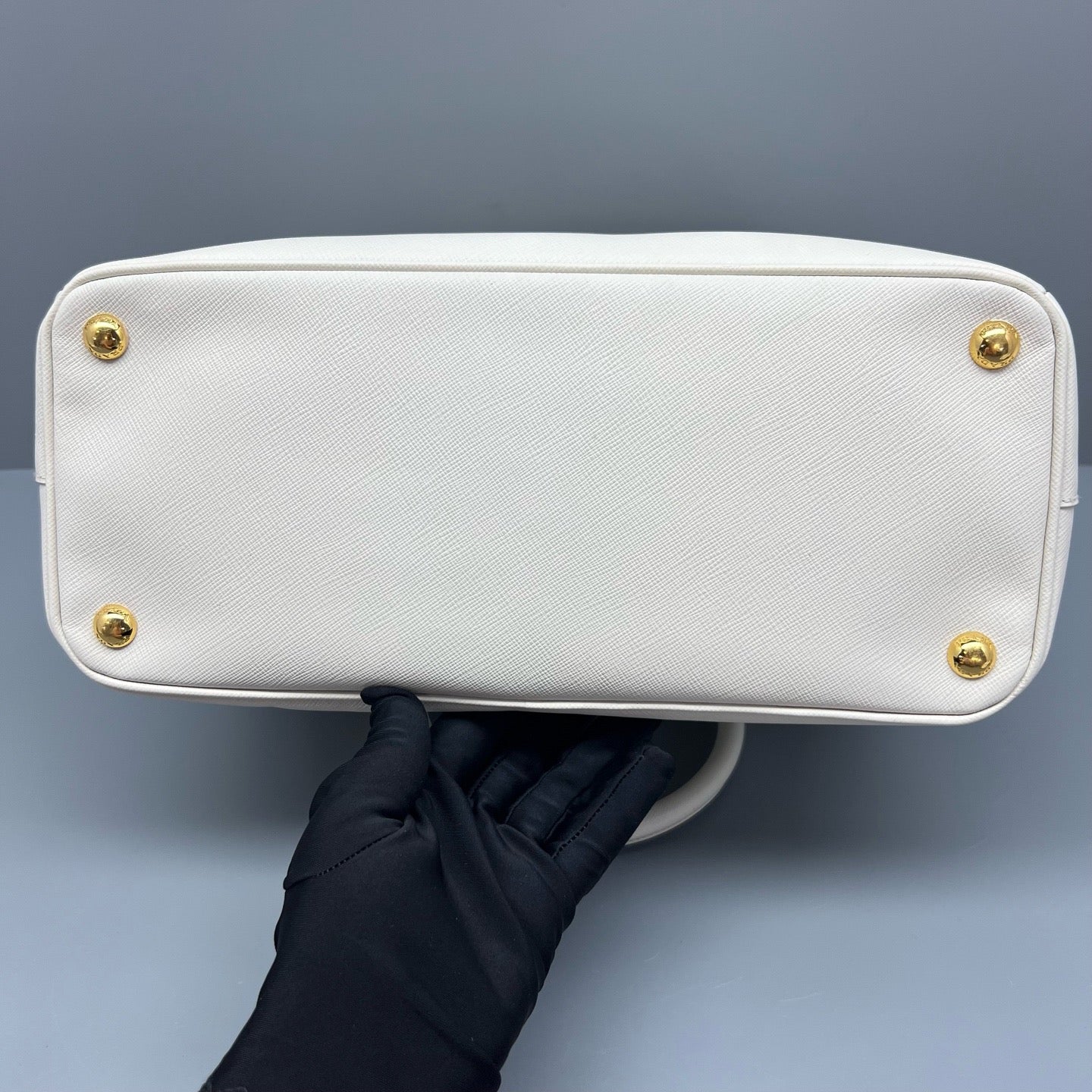 Prada - Saffiano - Leather - White - (medium)