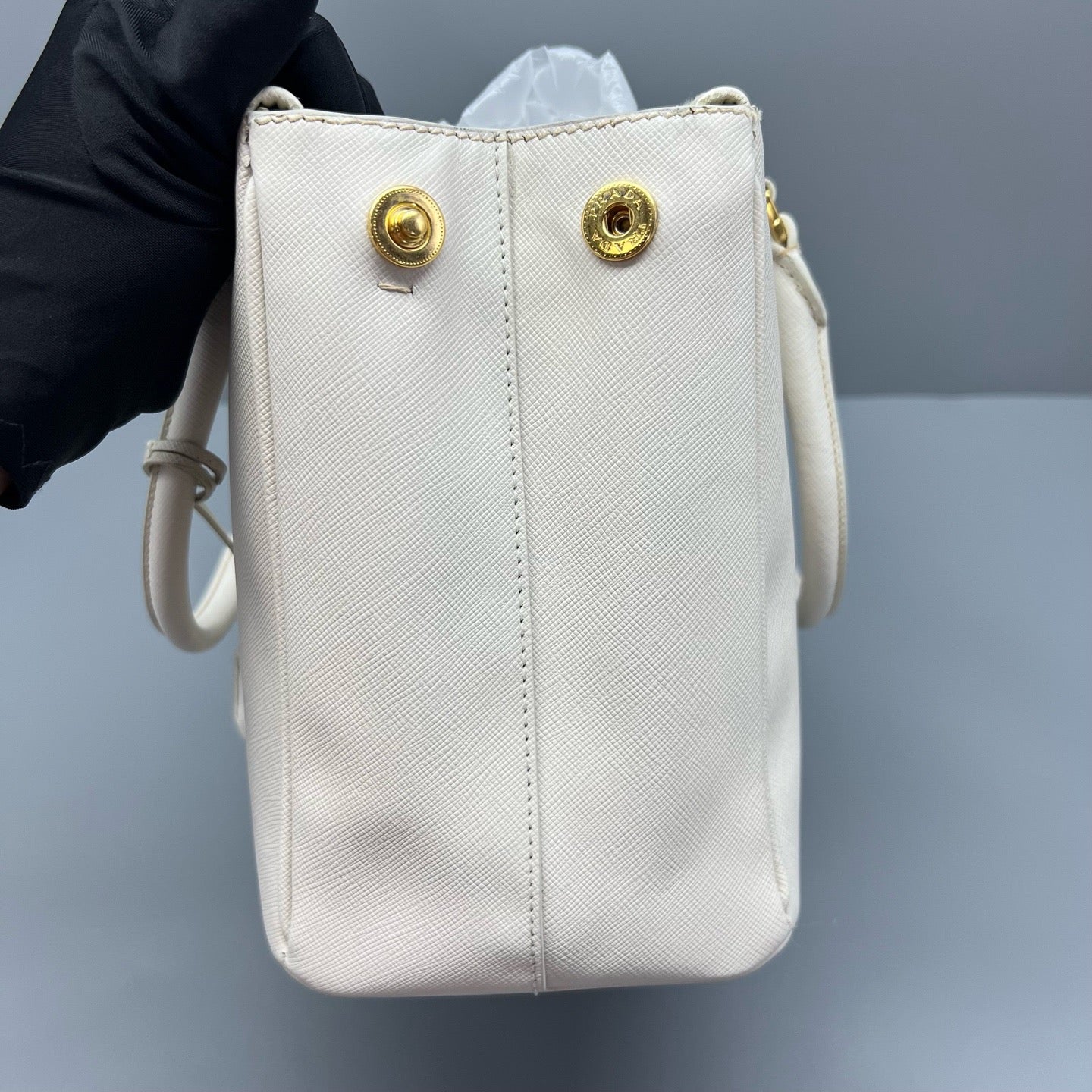 Prada - Saffiano - Leather - White - (medium)