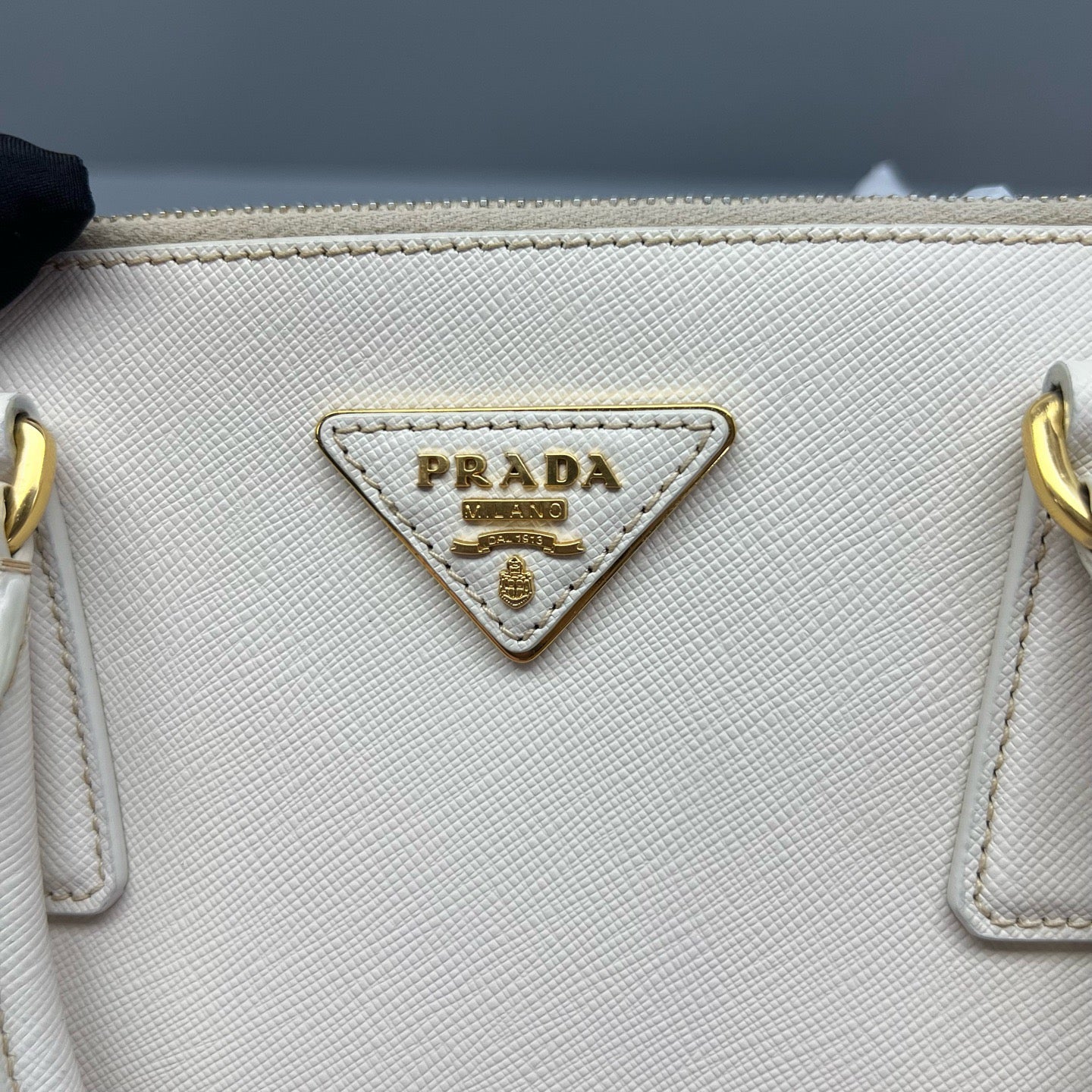 Prada - Saffiano - Leather - White - (medium)