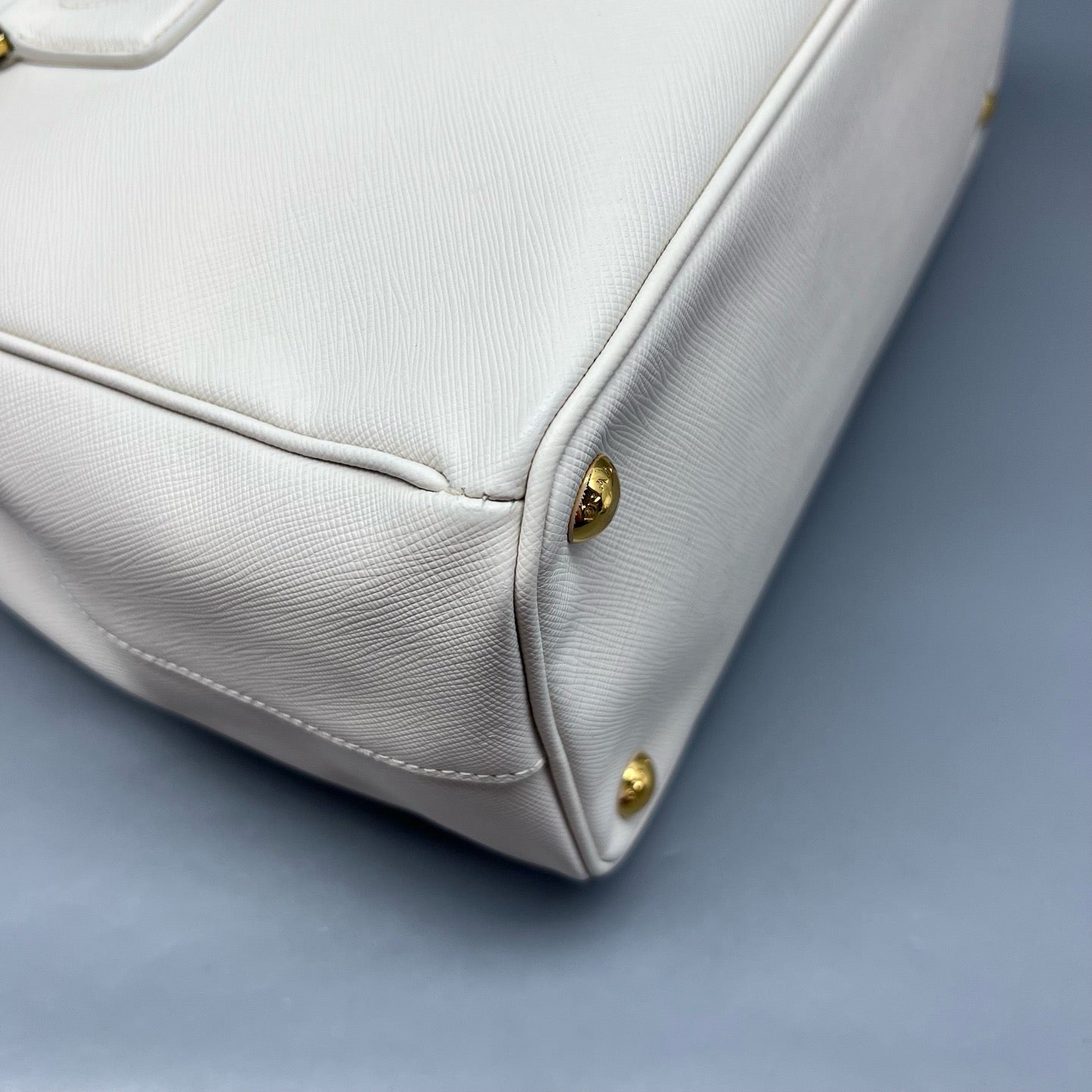 Prada - Saffiano - Leather - White - (medium)
