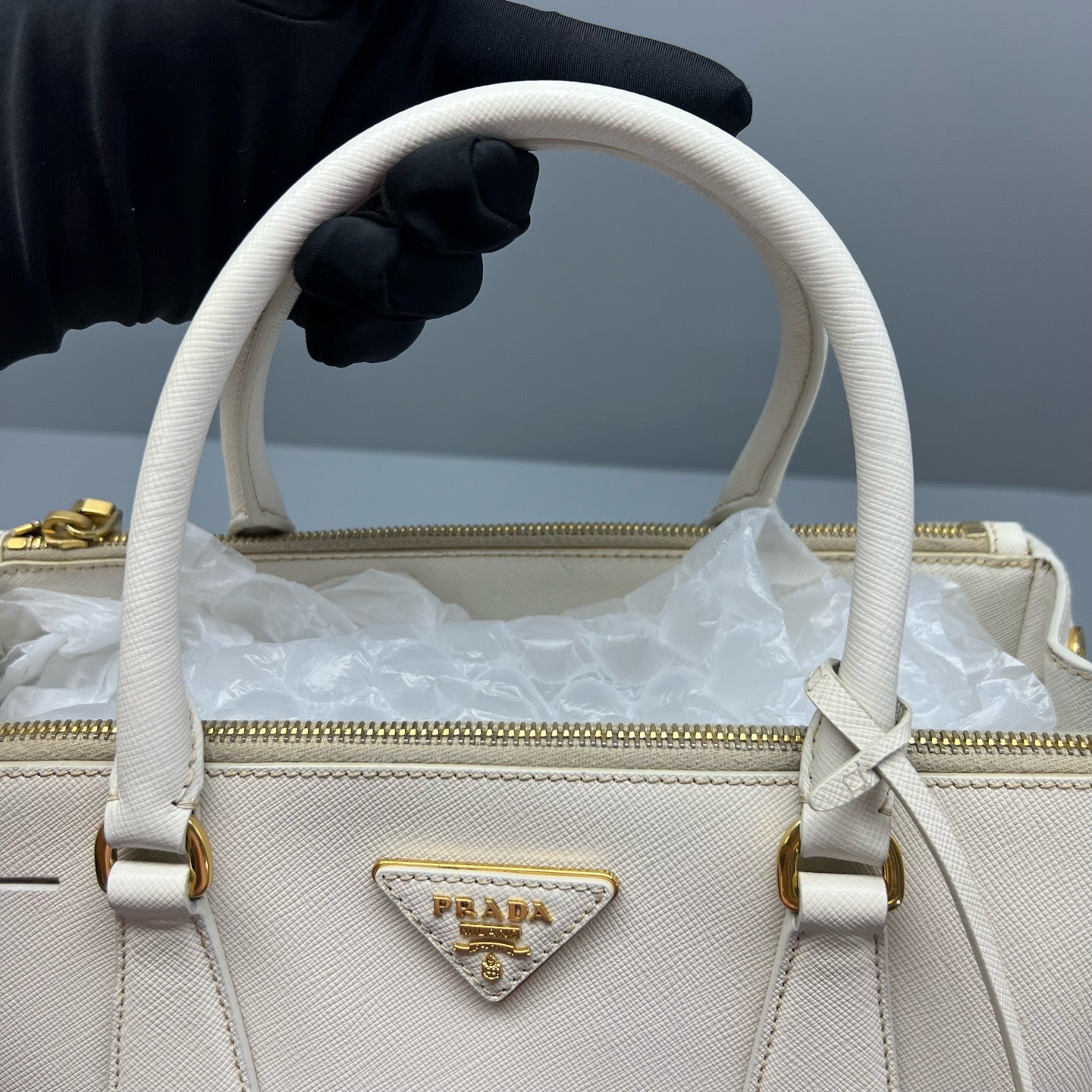 Prada - Saffiano - Leather - White - (medium)