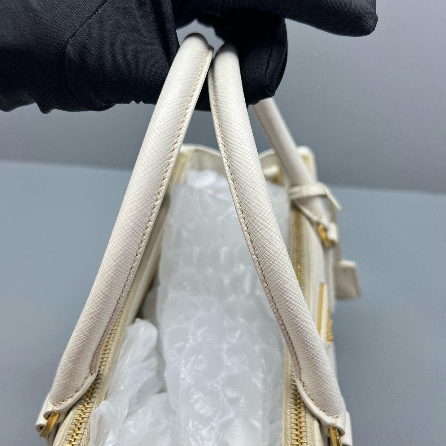 Prada - Saffiano - Leather - White - (medium)