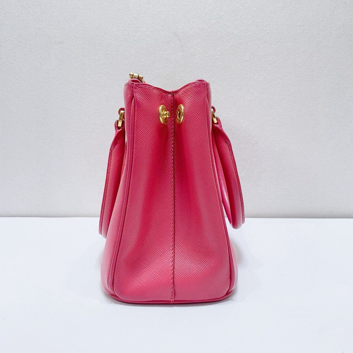 Prada - Saffiano Lux Double Zip Tote - Saffiano leather - Rose Pink with Gold-Tone Hardware - (medium)