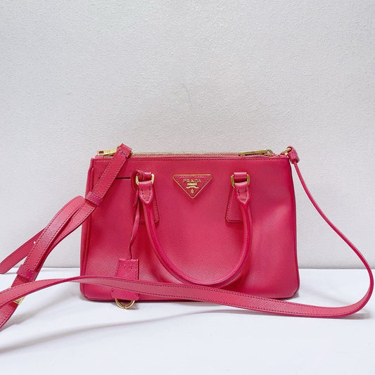Prada - Saffiano Lux Double Zip Tote - Saffiano leather - Rose Pink with Gold-Tone Hardware - (medium)