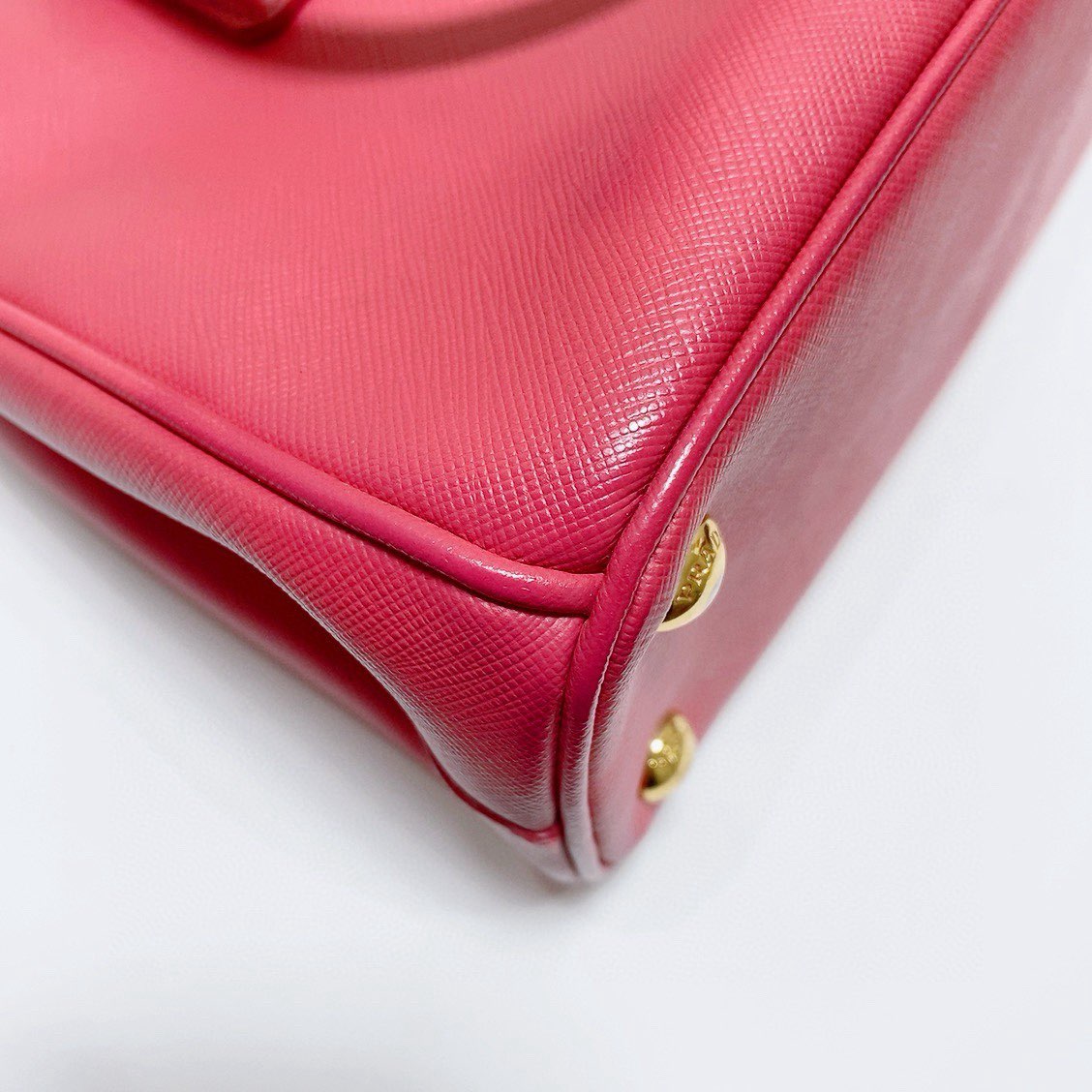 Prada - Saffiano Lux Double Zip Tote - Saffiano leather - Rose Pink with Gold-Tone Hardware - (medium)