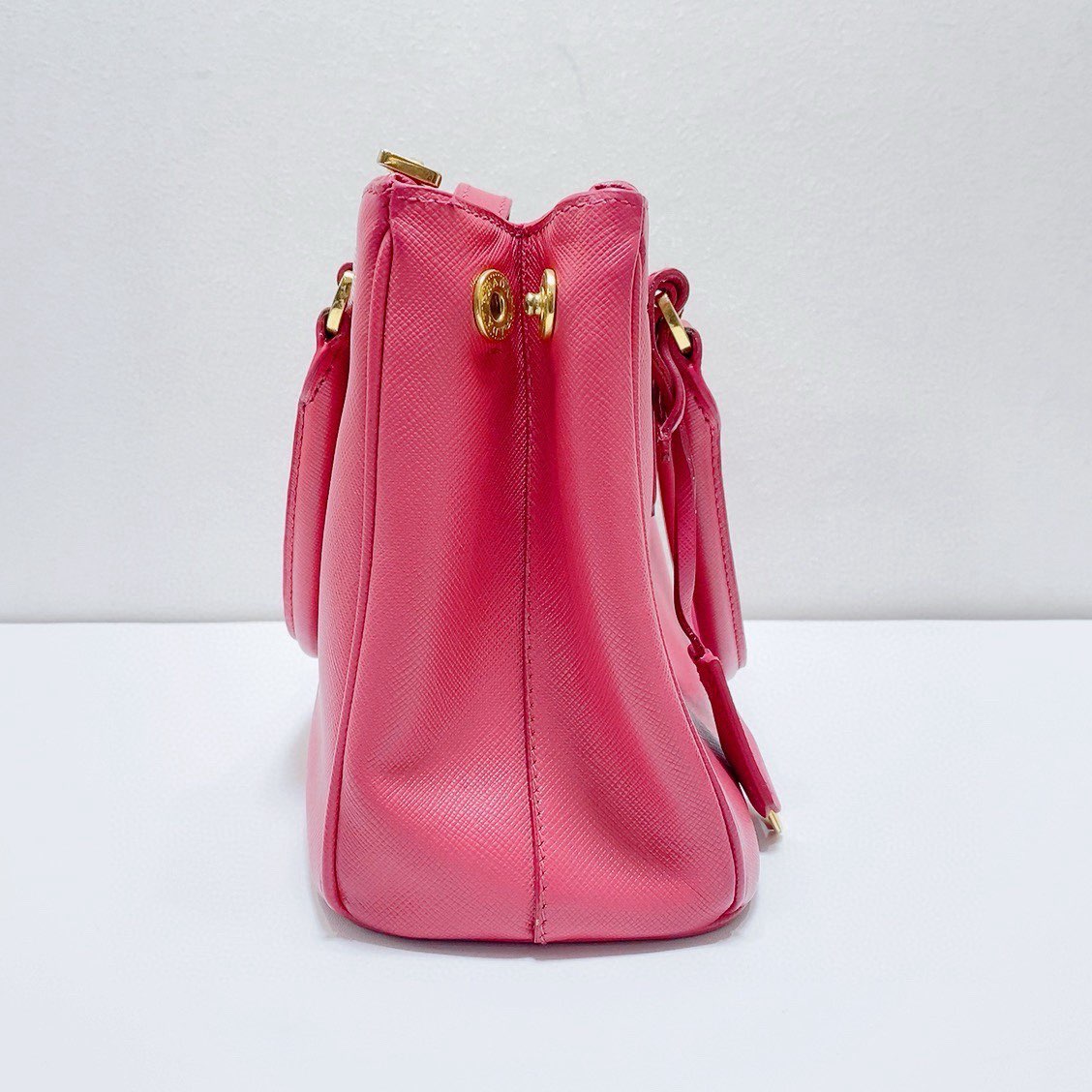 Prada - Saffiano Lux Double Zip Tote - Saffiano leather - Rose Pink with Gold-Tone Hardware - (medium)