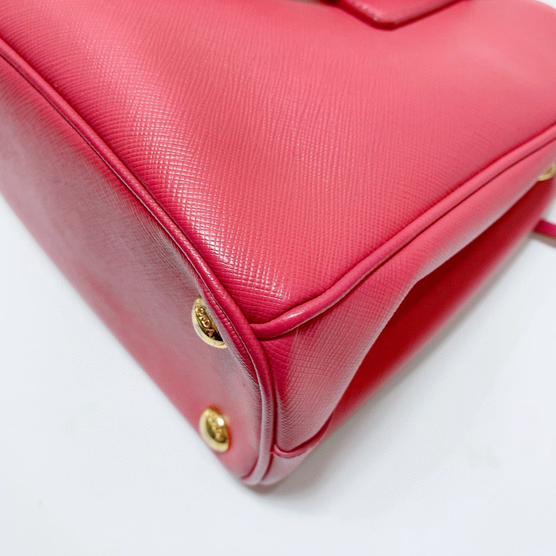 Prada - Saffiano Lux Double Zip Tote - Saffiano leather - Rose Pink with Gold-Tone Hardware - (medium)