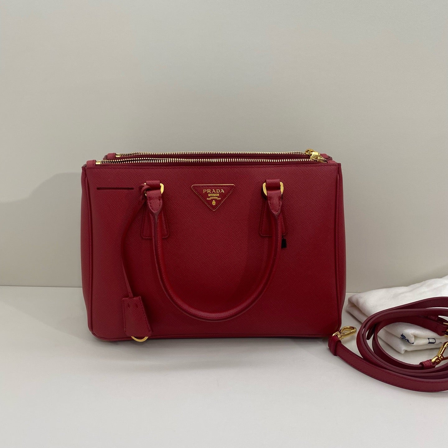 Prada - Saffiano Lux Galleria Tote - Saffiano leather - Red - (small)