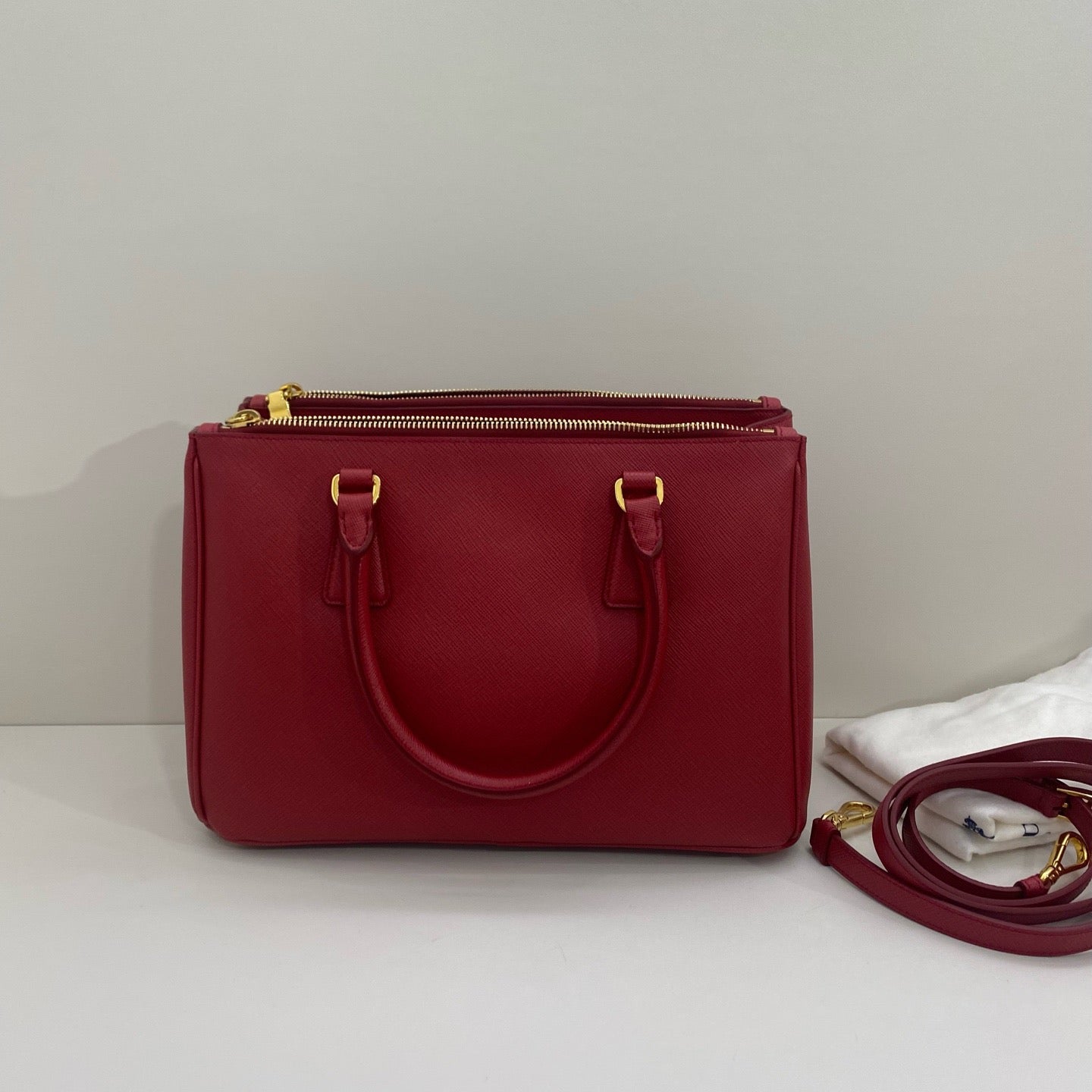 Prada - Saffiano Lux Galleria Tote - Saffiano leather - Red - (small)