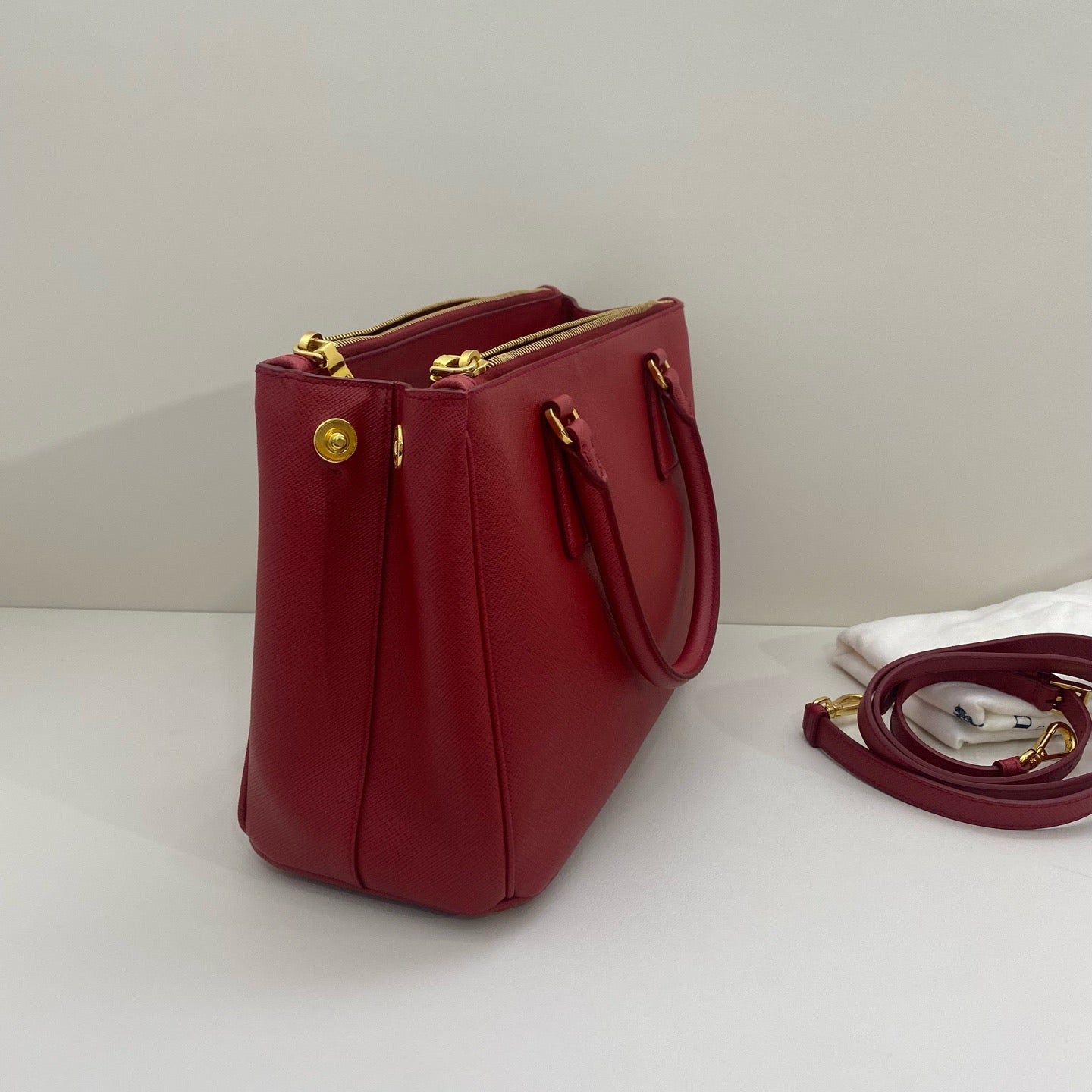 Prada - Saffiano Lux Galleria Tote - Saffiano leather - Red - (small)