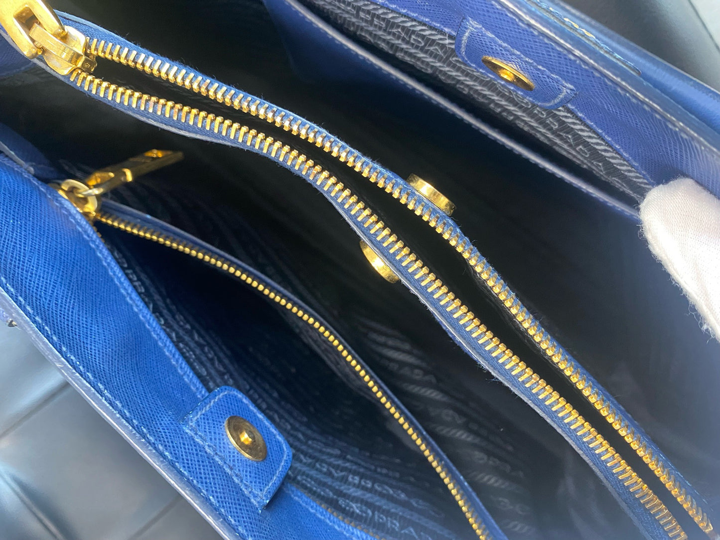 Prada - Saffiano Lux - Leather - Blue - (medium)
