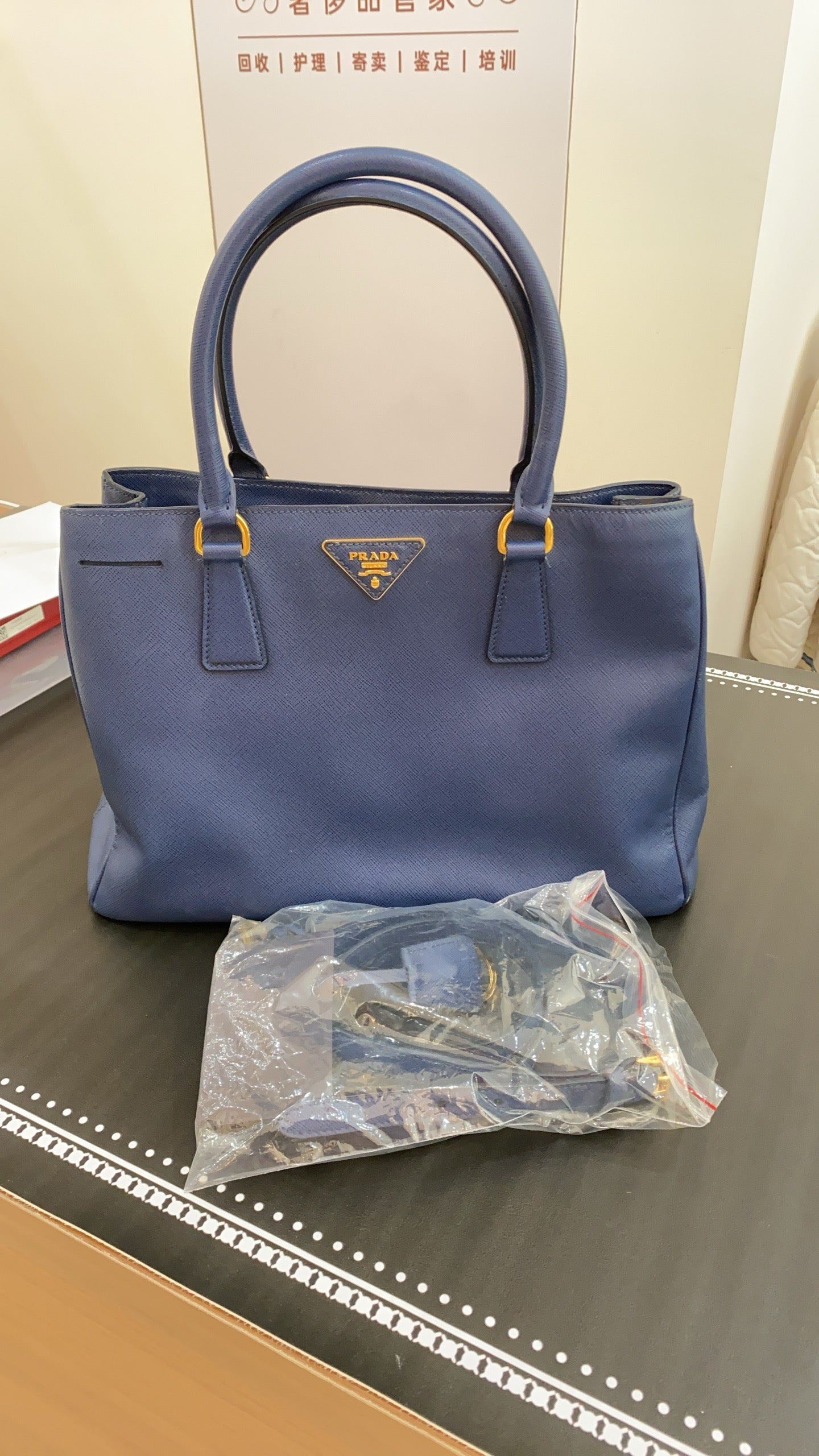 Prada - Saffiano Lux - Leather - Blue - (medium)