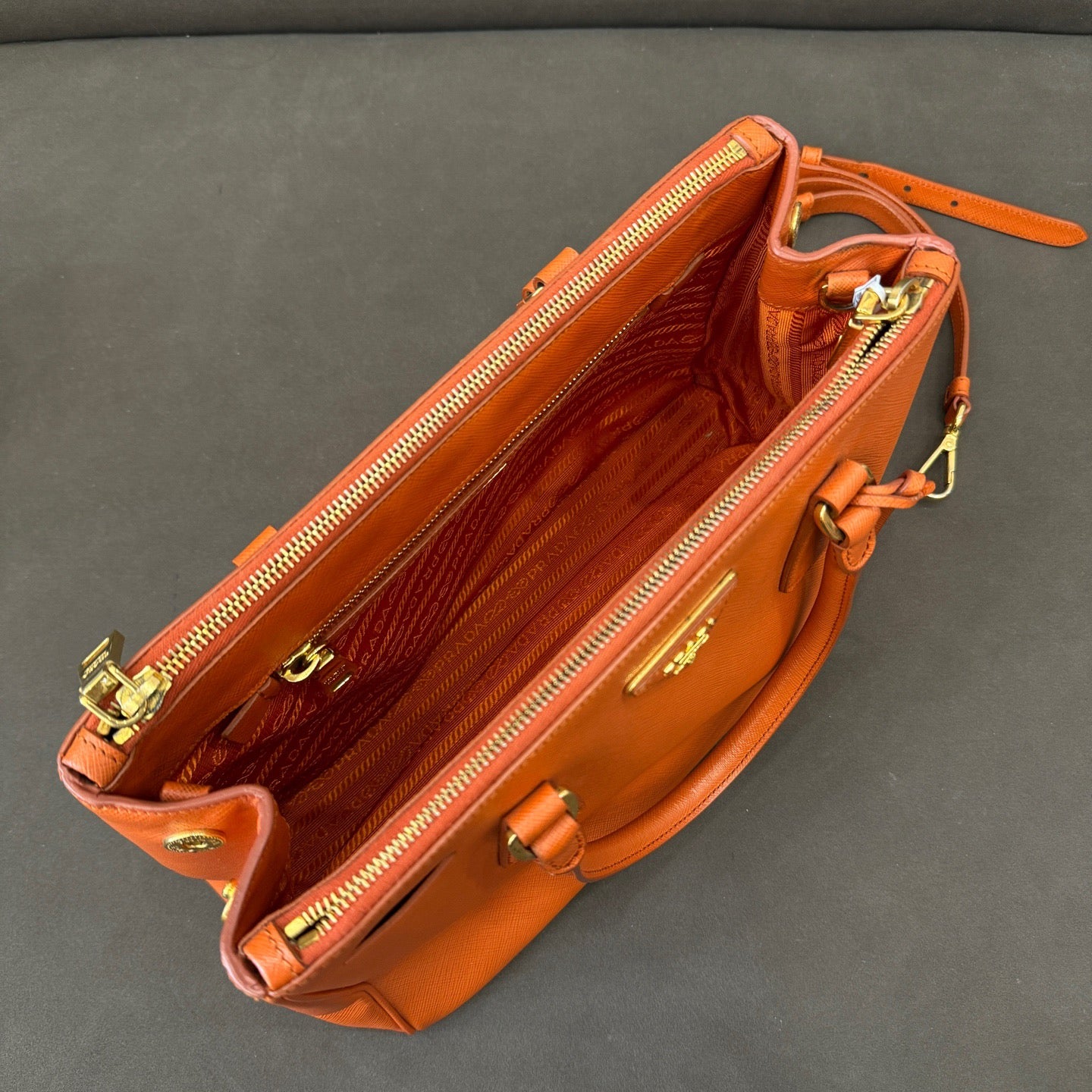 Prada - Saffiano Lux - Leather - Orange - (Medium)