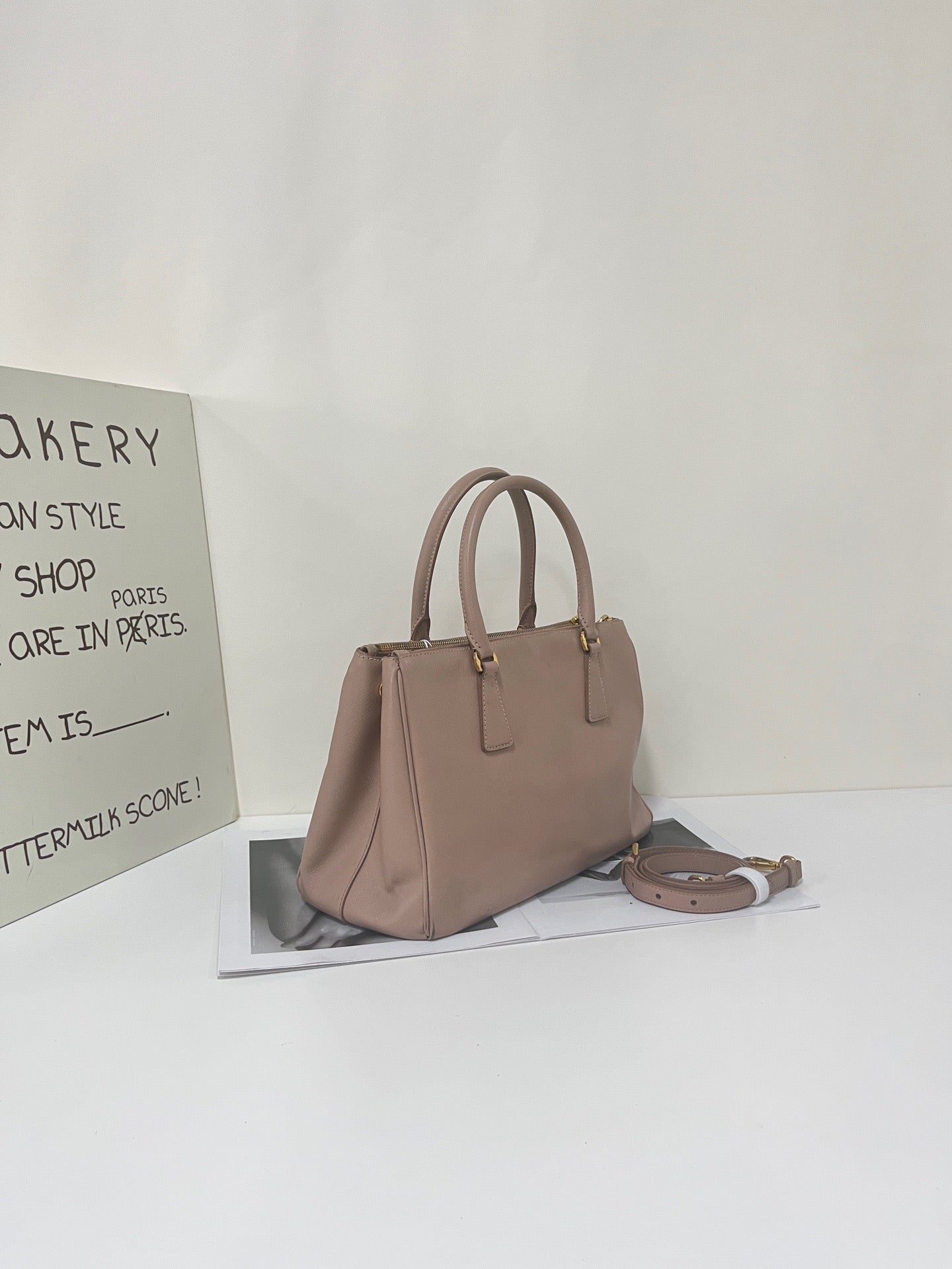 Prada - Saffiano Lux - Leather - Pink - (medium)