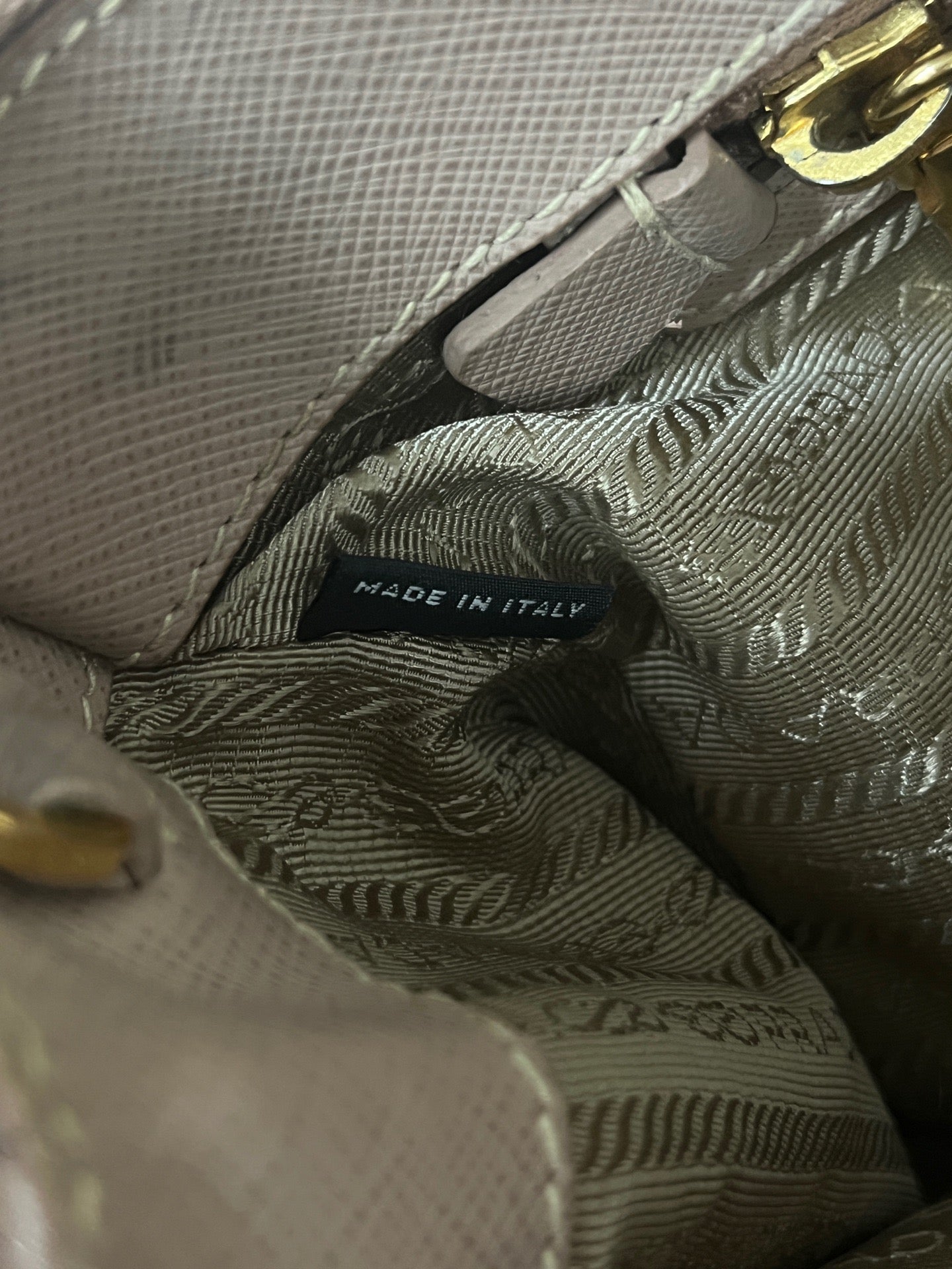 Prada - Saffiano Lux - Leather - Pink - (medium)