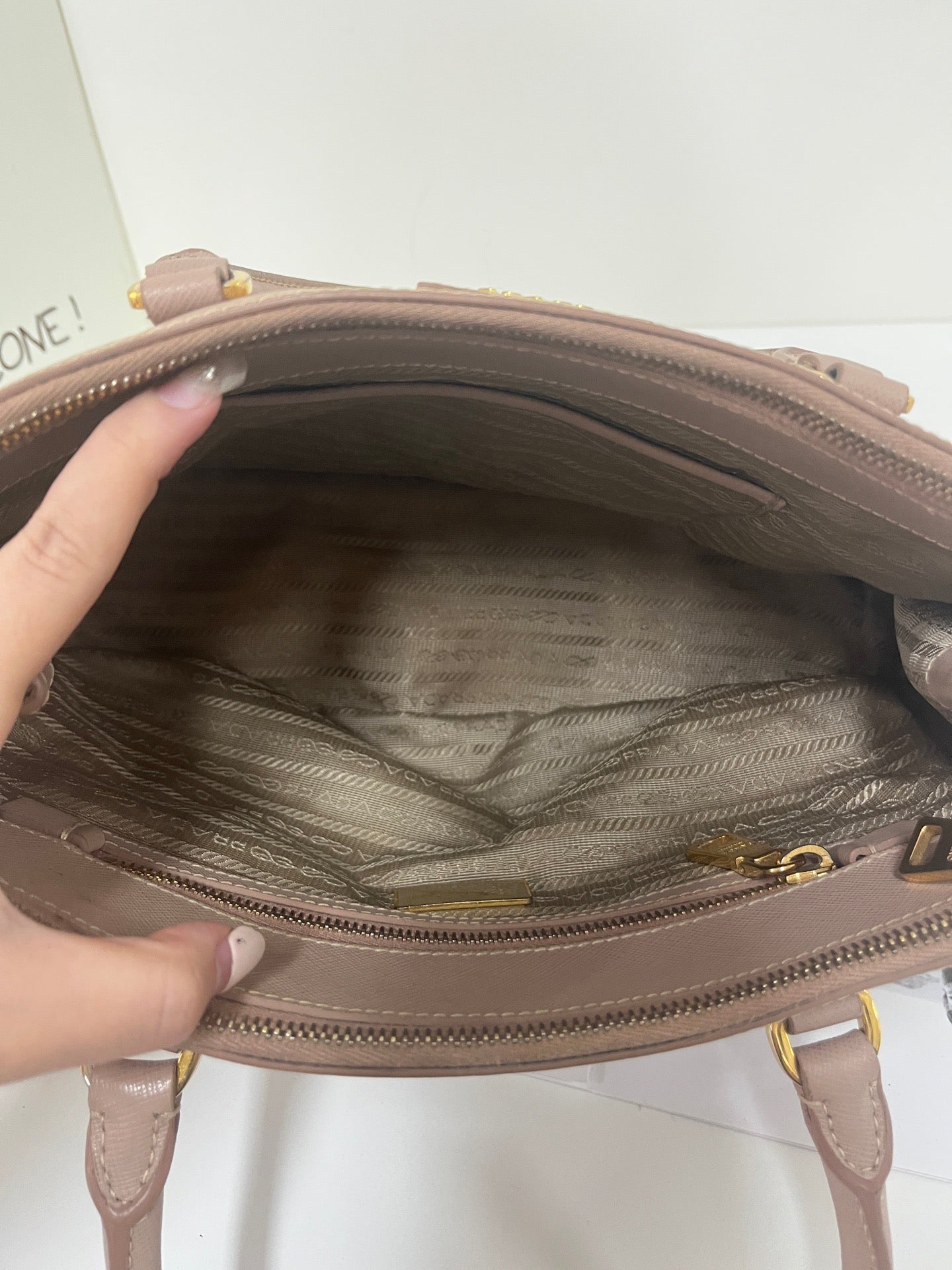 Prada - Saffiano Lux - Leather - Pink - (medium)