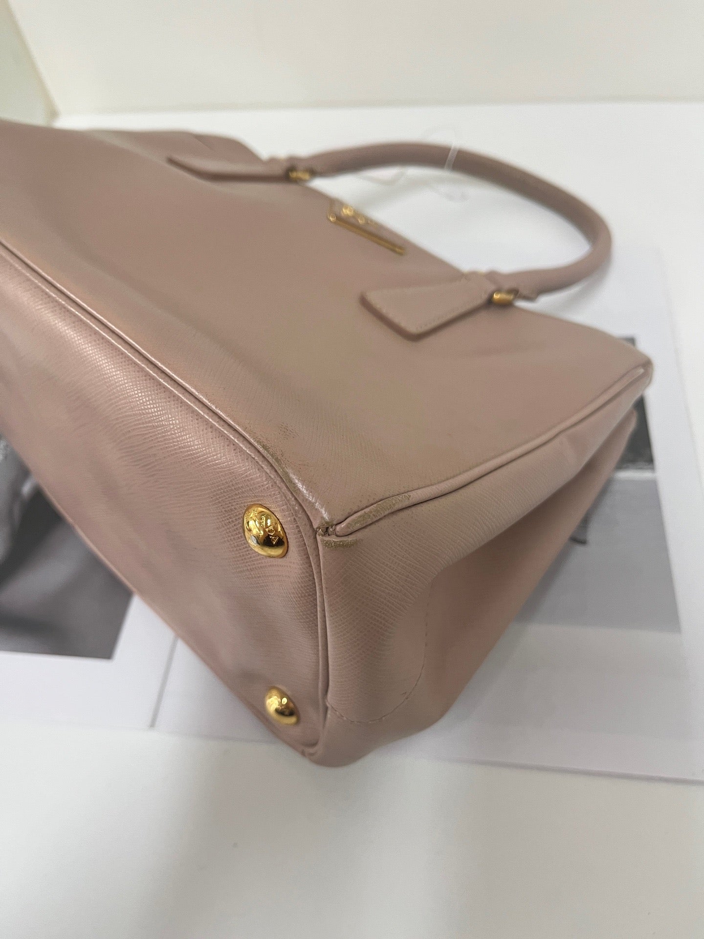 Prada - Saffiano Lux - Leather - Pink - (medium)