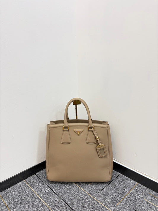 Prada - Saffiano Lux Tote - Leather - Beige - (large)