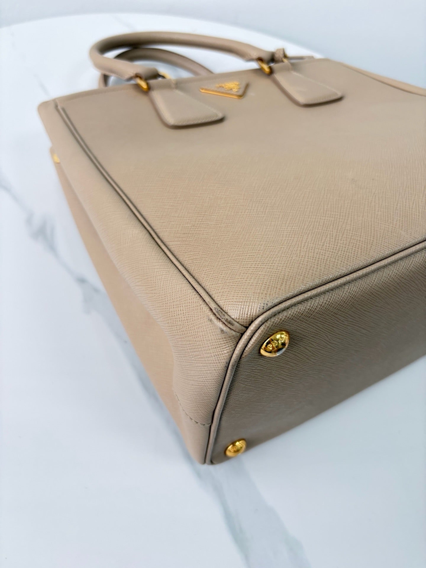 Prada - Saffiano Lux Tote - Leather - Beige - (large)