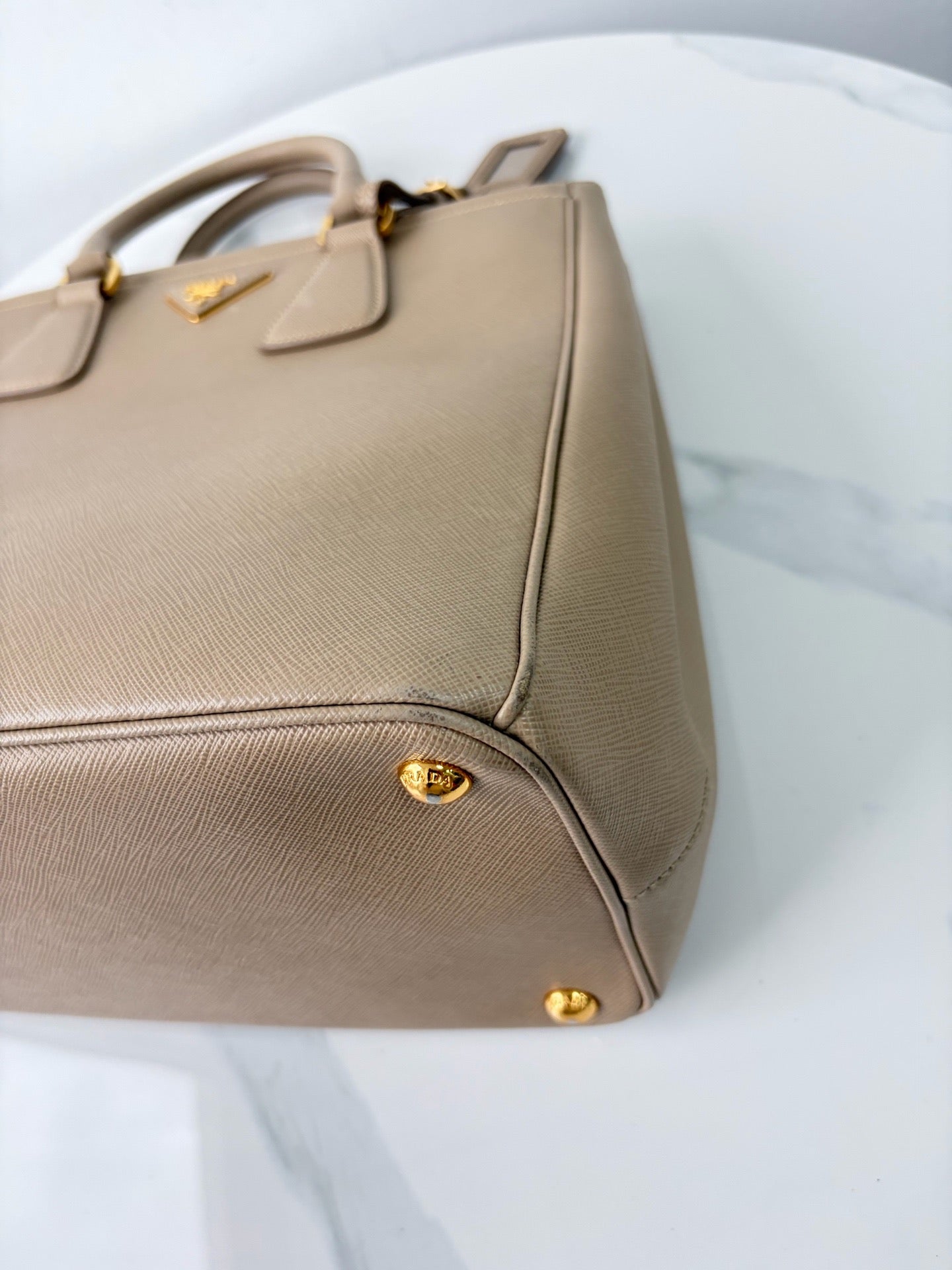 Prada - Saffiano Lux Tote - Leather - Beige - (large)