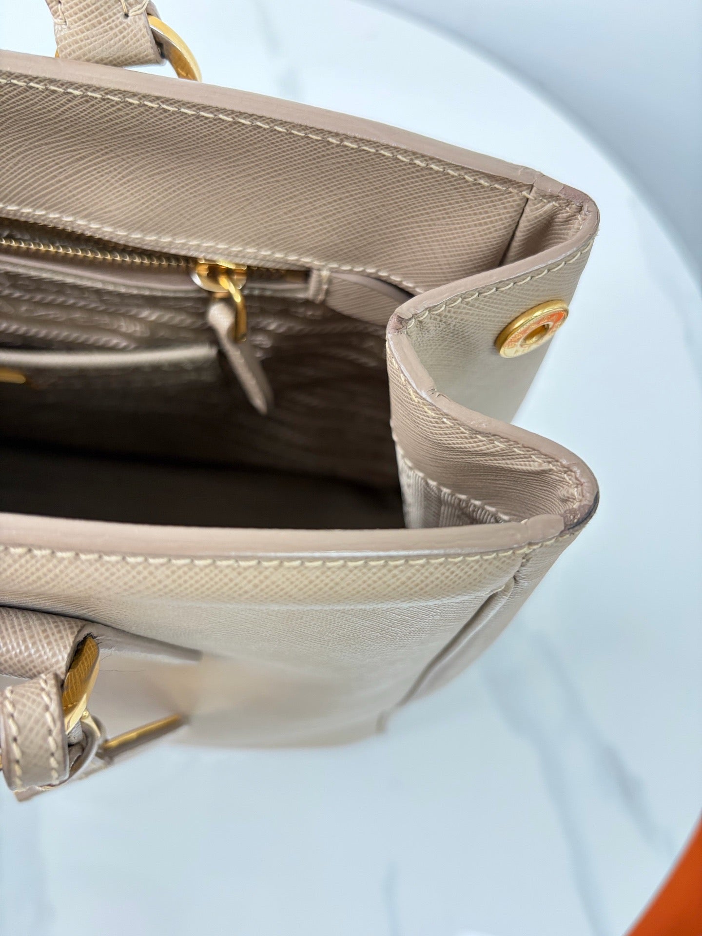 Prada - Saffiano Lux Tote - Leather - Beige - (large)
