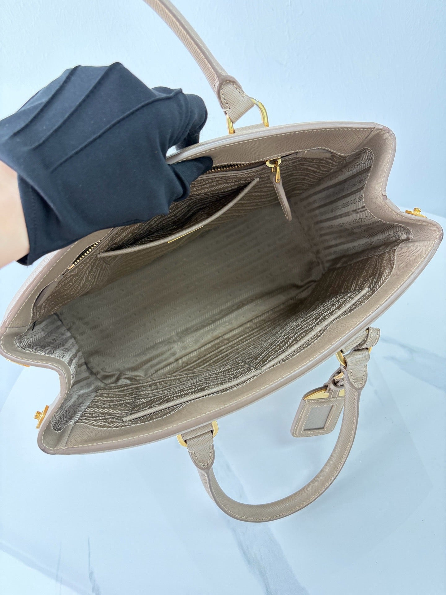 Prada - Saffiano Lux Tote - Leather - Beige - (large)