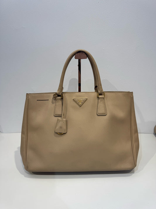 Prada - Saffiano Lux Tote - Leather - Beige - (medium)