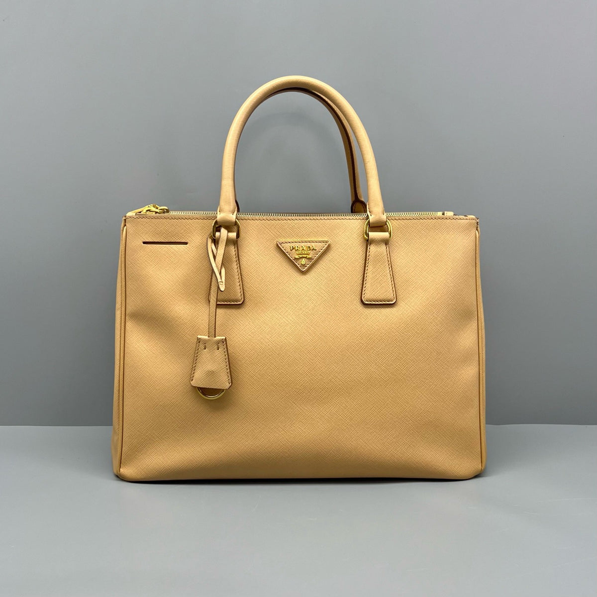 Prada - Saffiano Lux Tote - Leather - Beige - (medium)