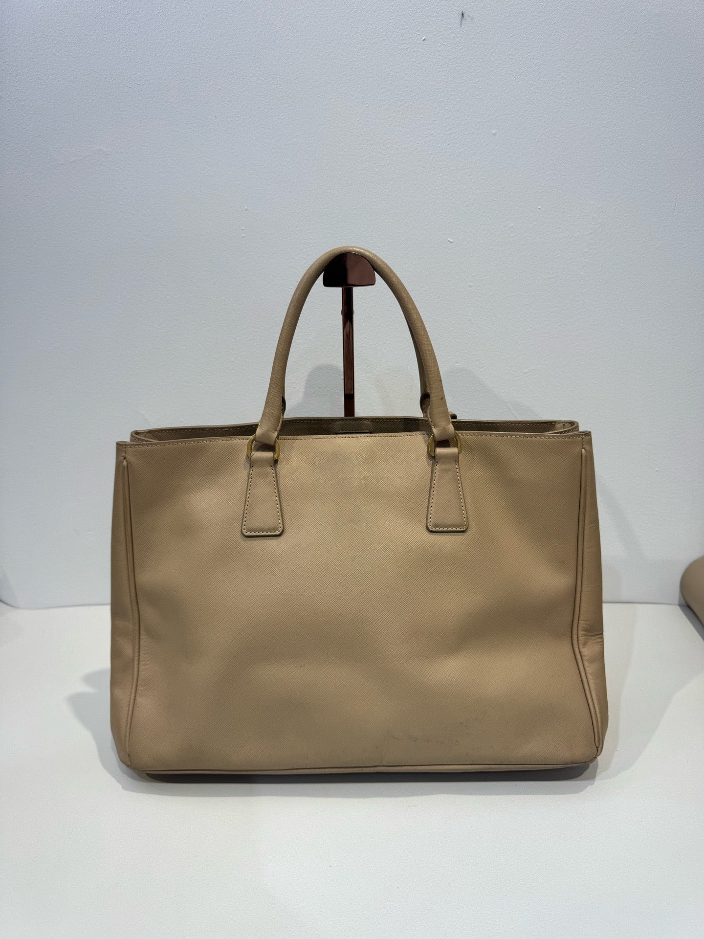 Prada - Saffiano Lux Tote - Leather - Beige - (medium)