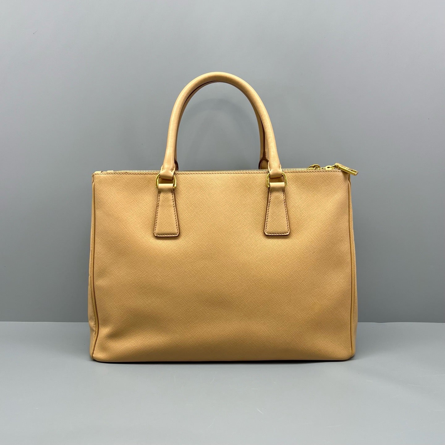 Prada - Saffiano Lux Tote - Leather - Beige - (medium)