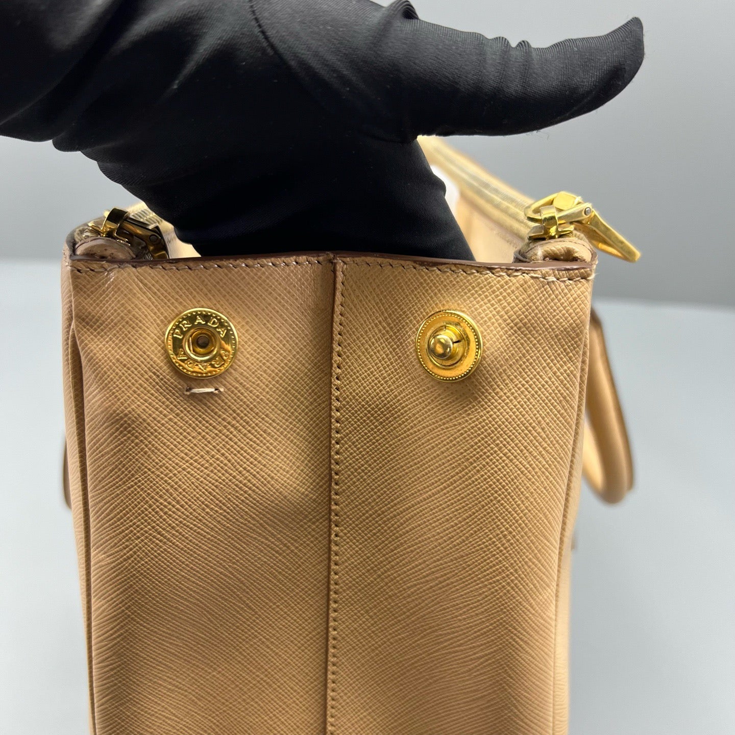 Prada - Saffiano Lux Tote - Leather - Beige - (medium)