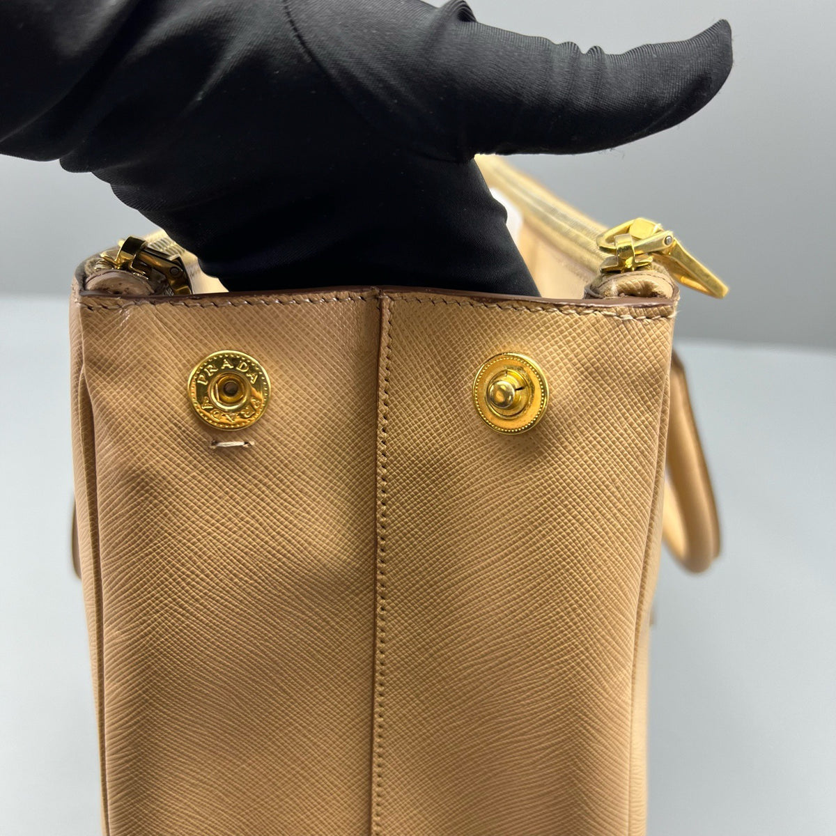 Prada - Saffiano Lux Tote - Leather - Beige - (medium)