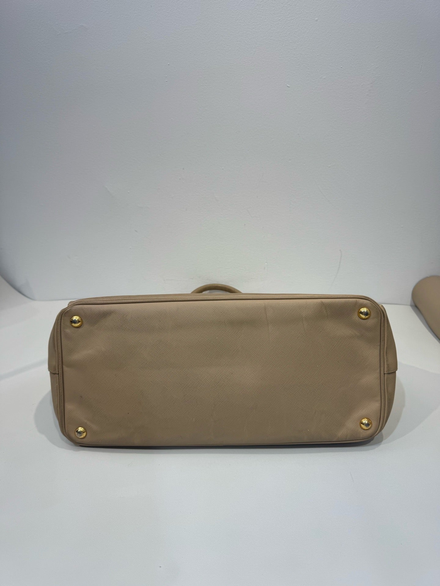 Prada - Saffiano Lux Tote - Leather - Beige - (medium)