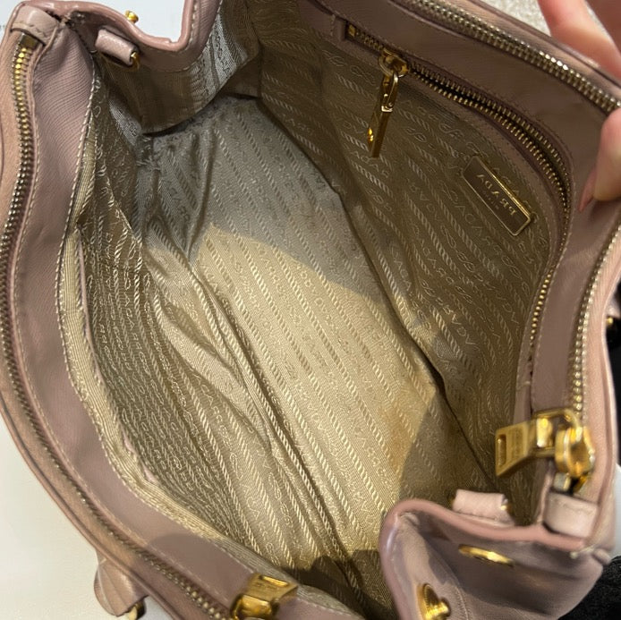 Prada - Saffiano Lux Tote - Leather - Beige - (medium)